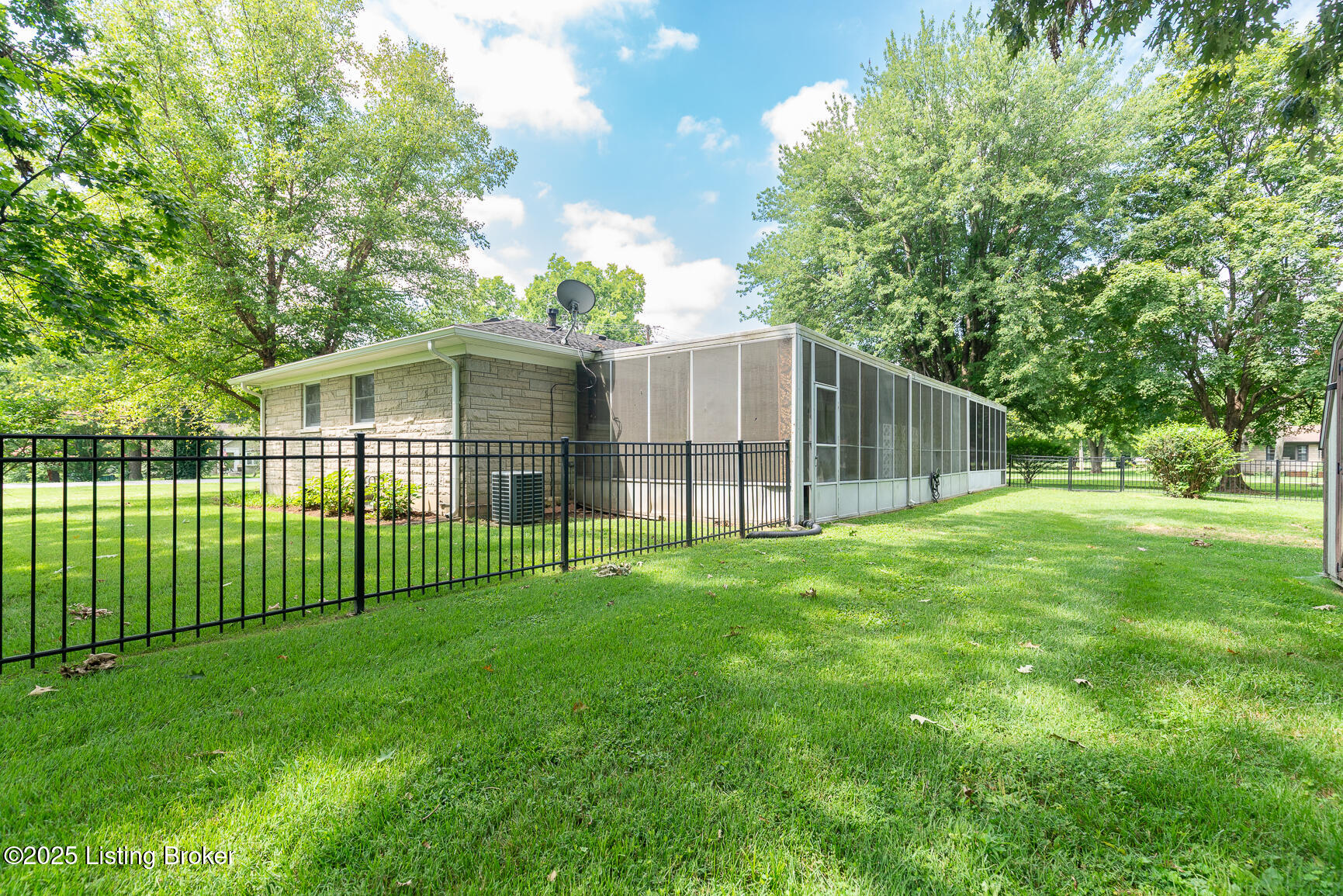 8101 Watterson Trail Trail