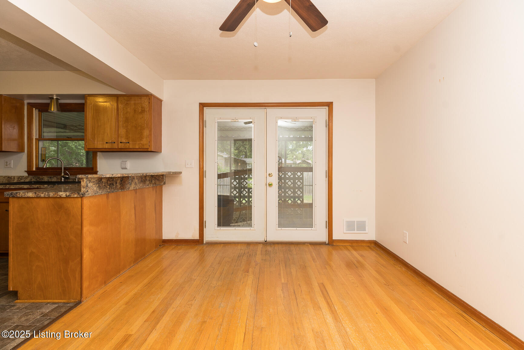 8101 Watterson Trail Trail