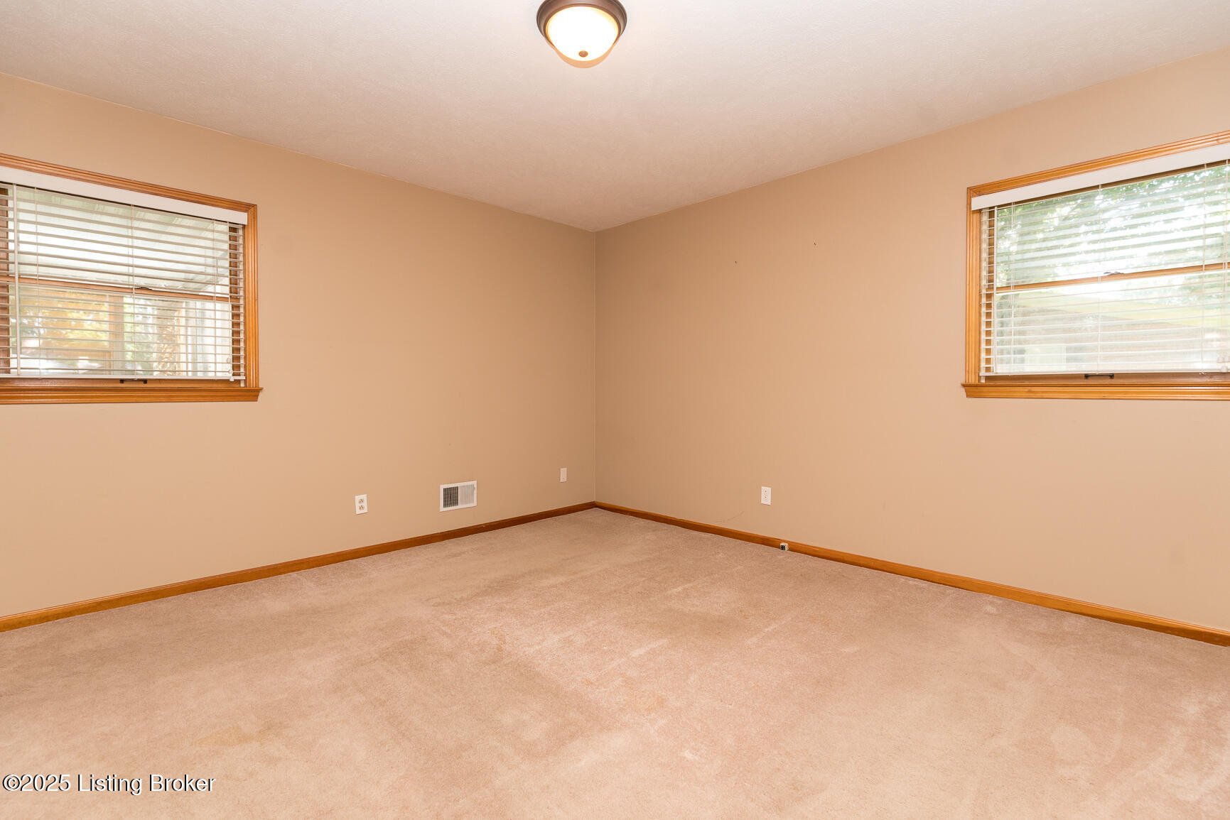 8101 Watterson Trail Trail