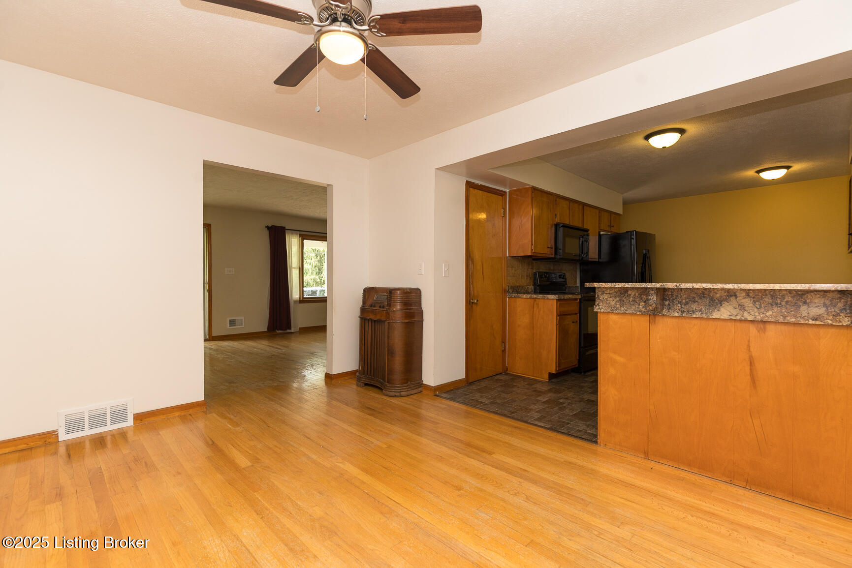 8101 Watterson Trail Trail