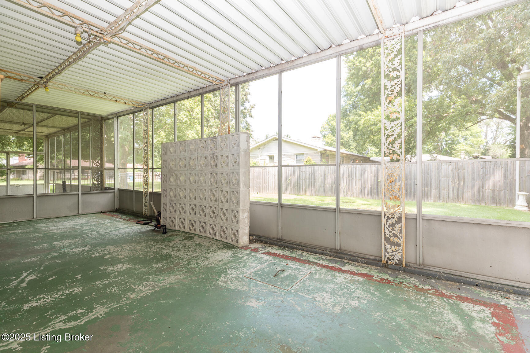 8101 Watterson Trail Trail