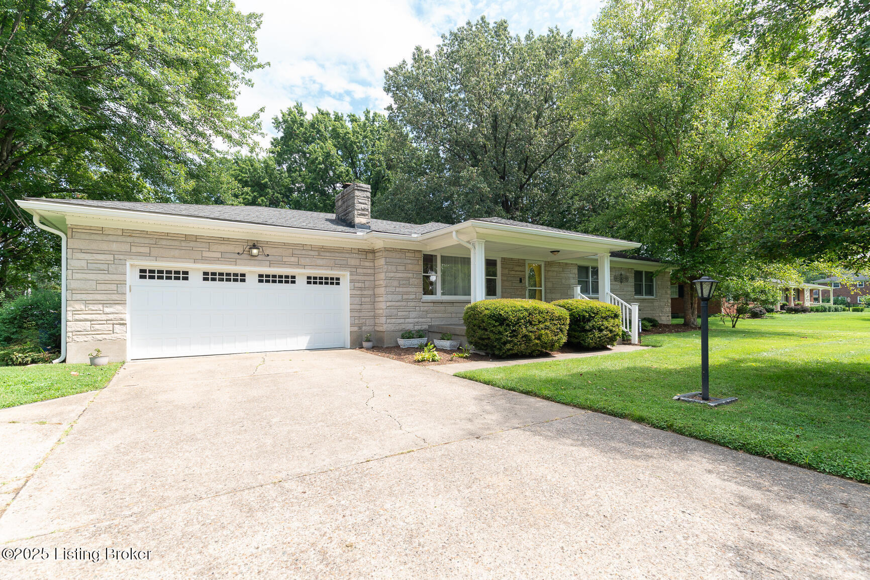 8101 Watterson Trail Trail