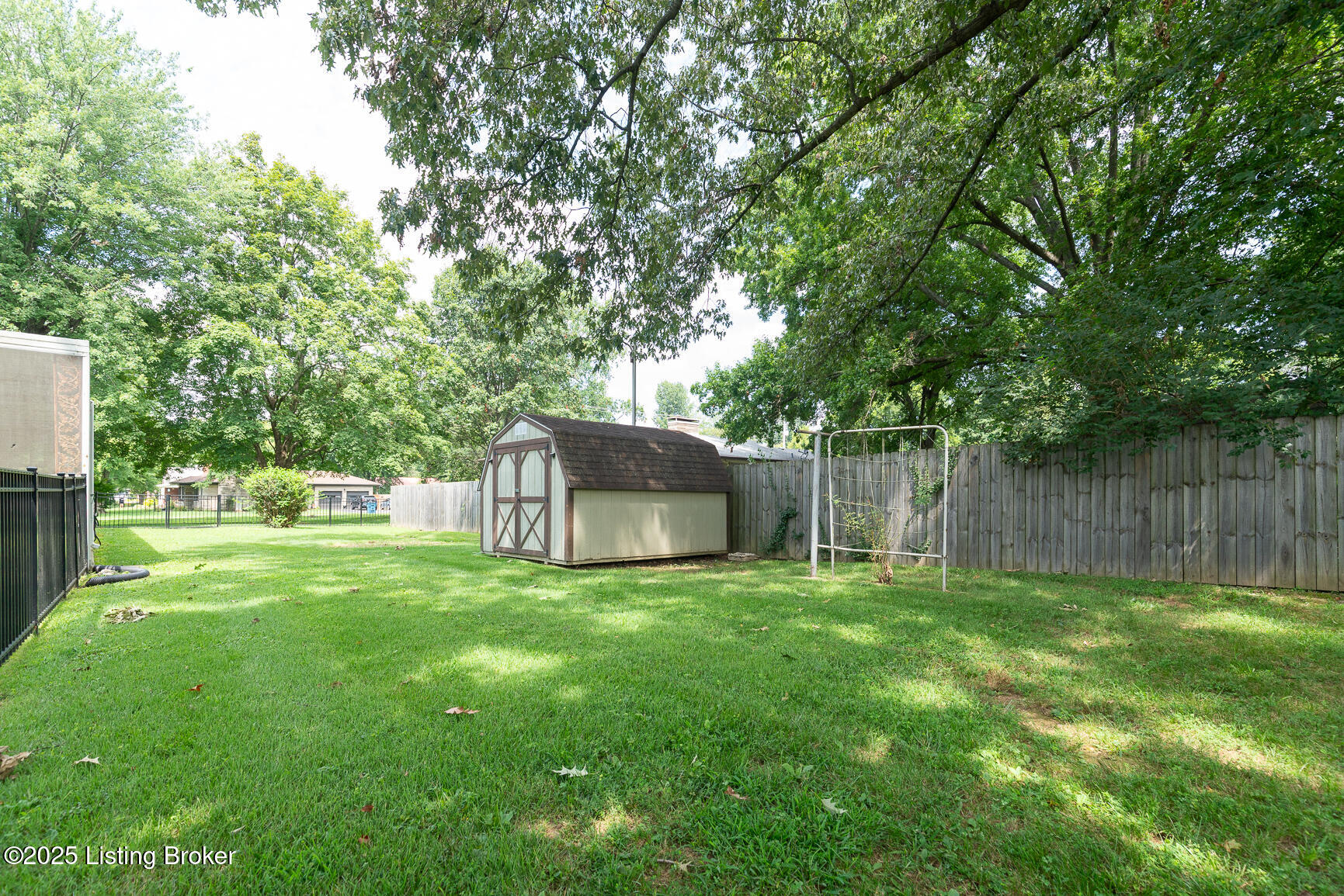 8101 Watterson Trail Trail