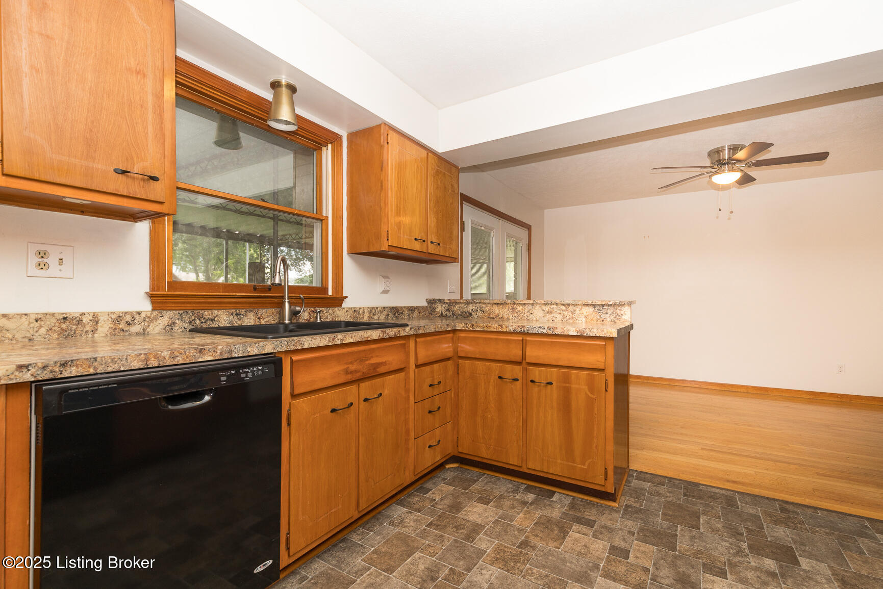 8101 Watterson Trail Trail