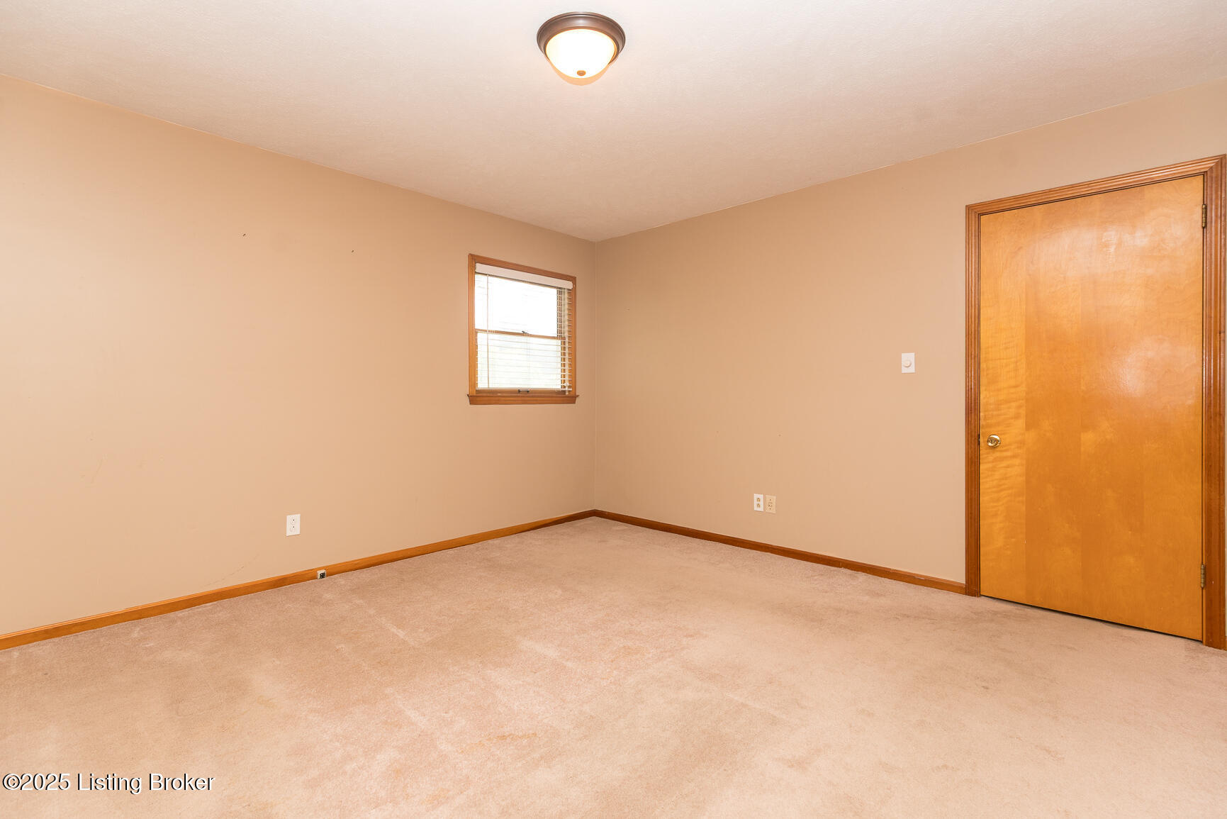 8101 Watterson Trail Trail