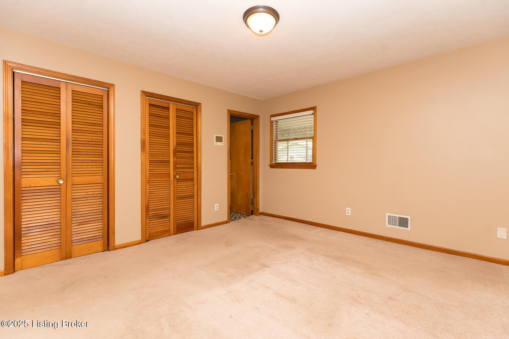 8101 Watterson Trail Trail