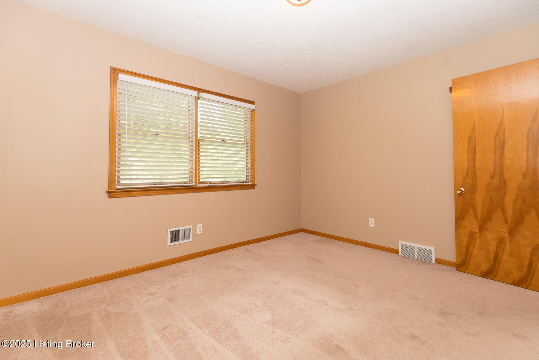 8101 Watterson Trail Trail