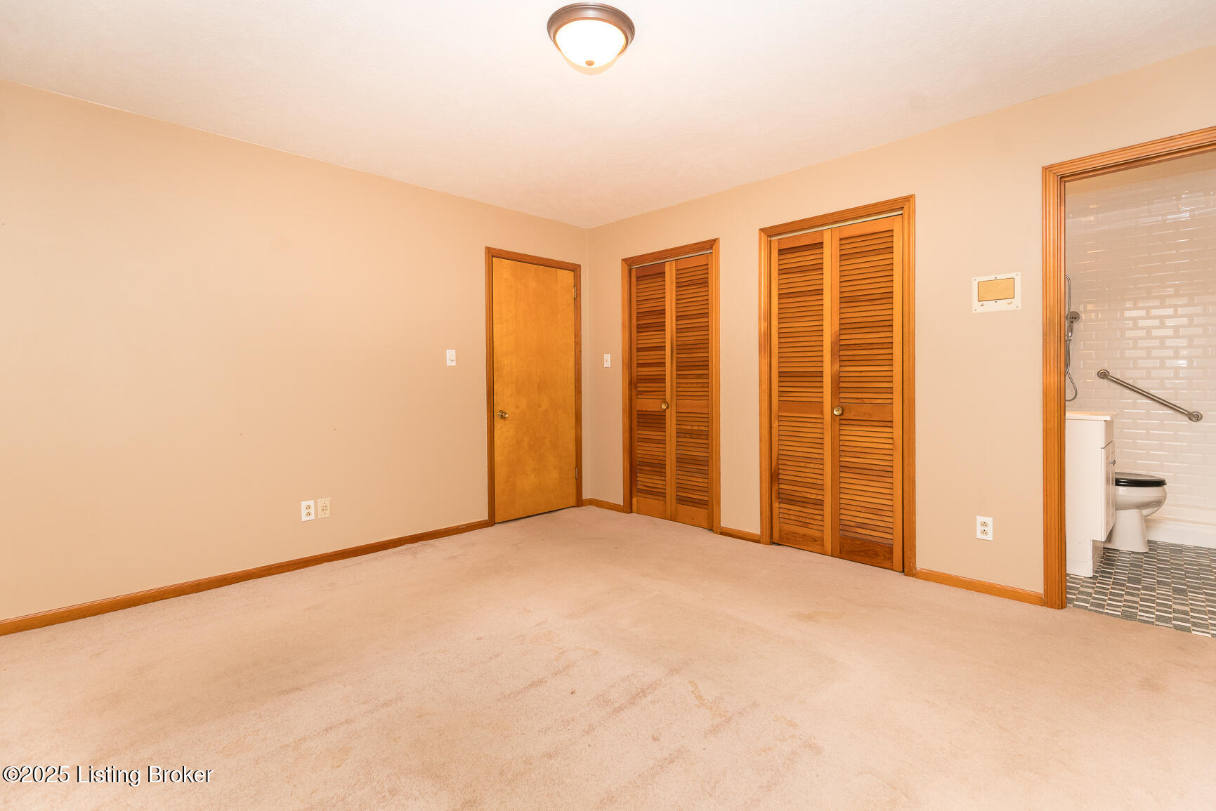 8101 Watterson Trail Trail