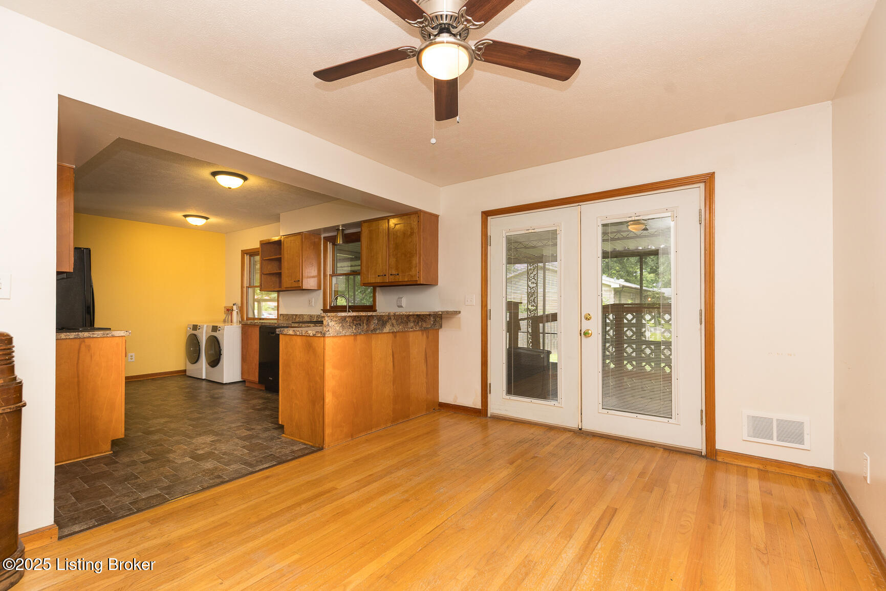 8101 Watterson Trail Trail