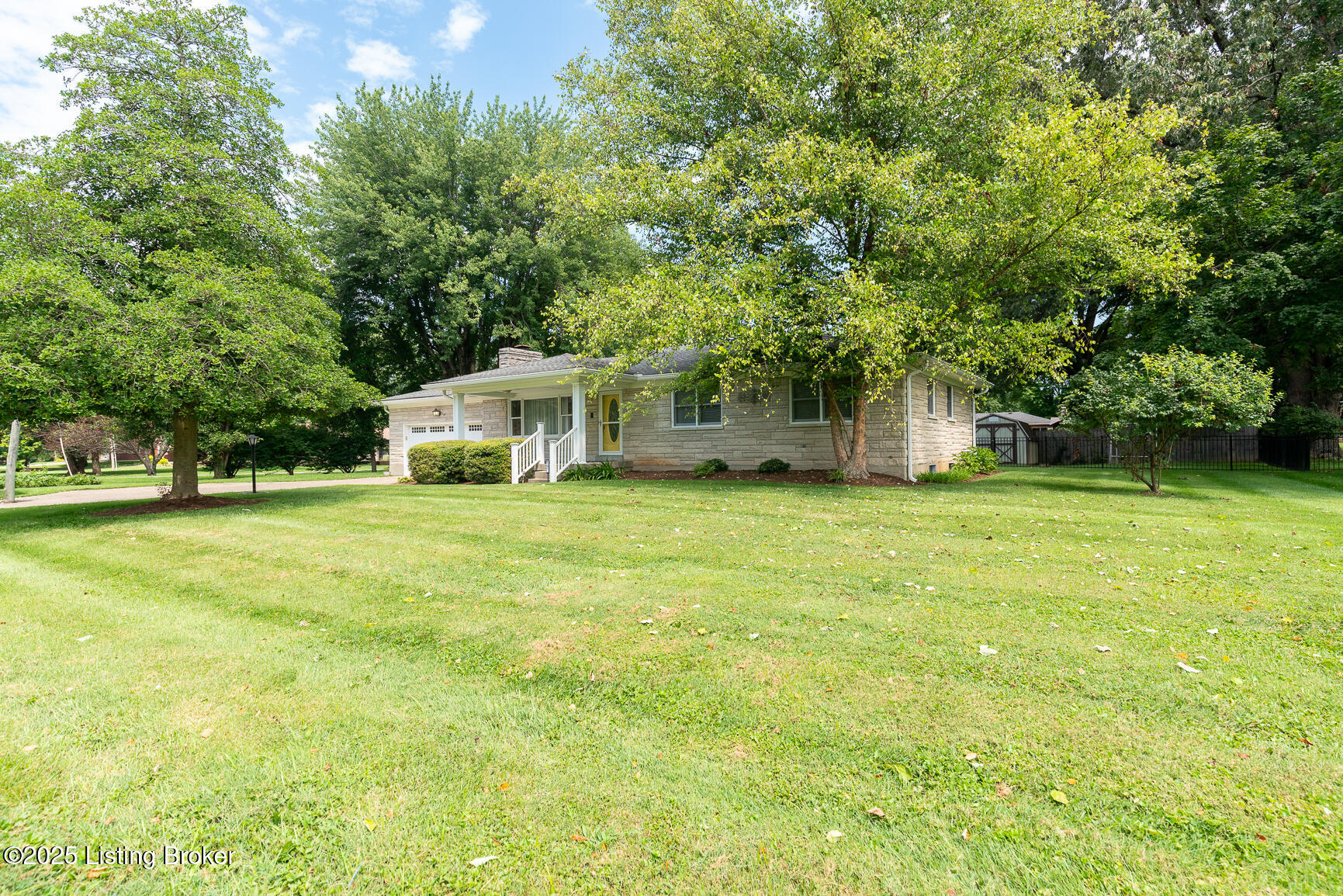 8101 Watterson Trail Trail