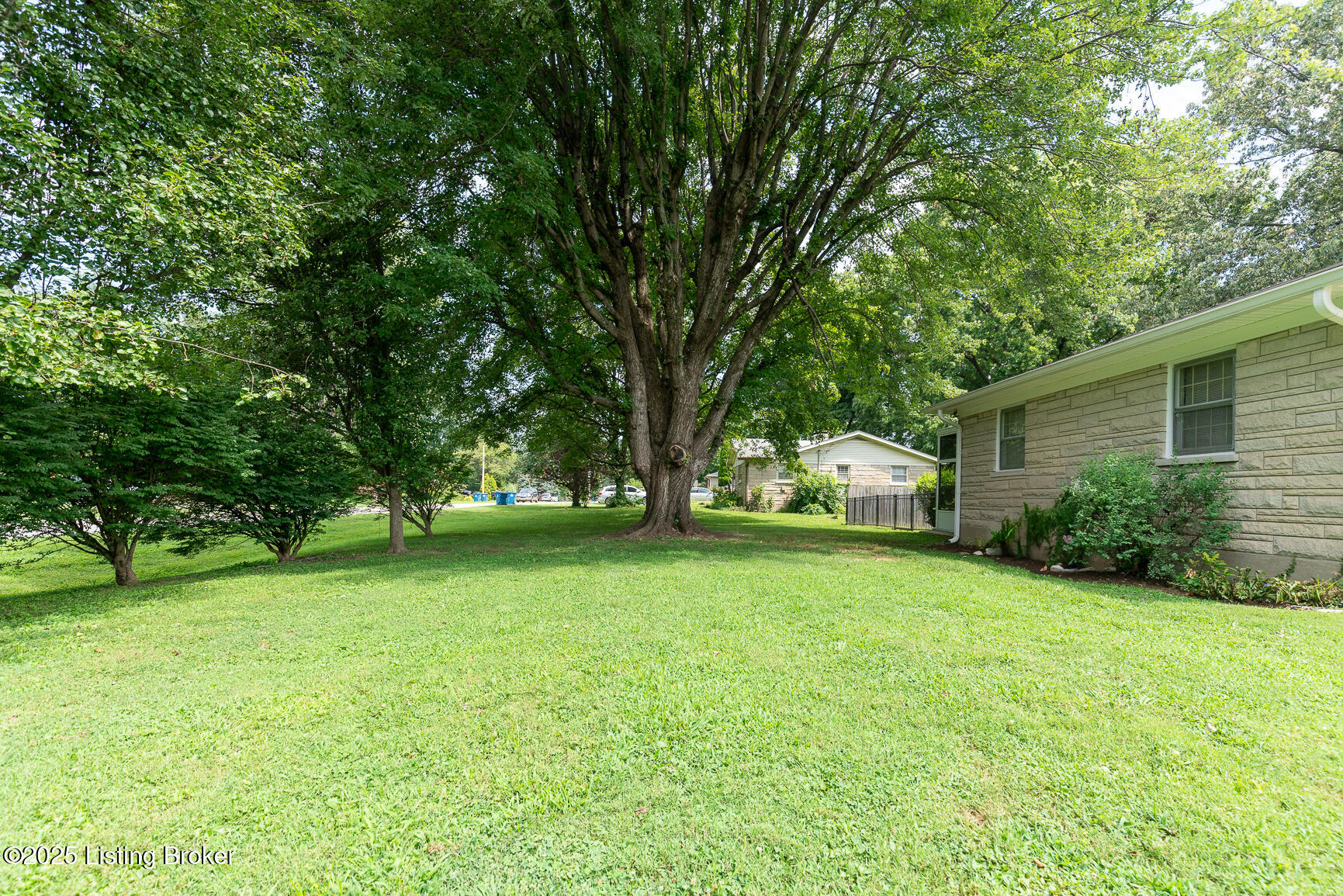 8101 Watterson Trail Trail