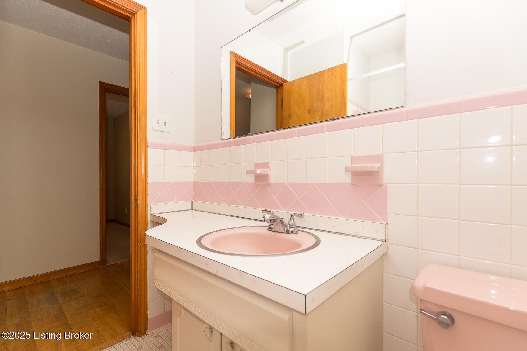 8101 Watterson Trail Trail