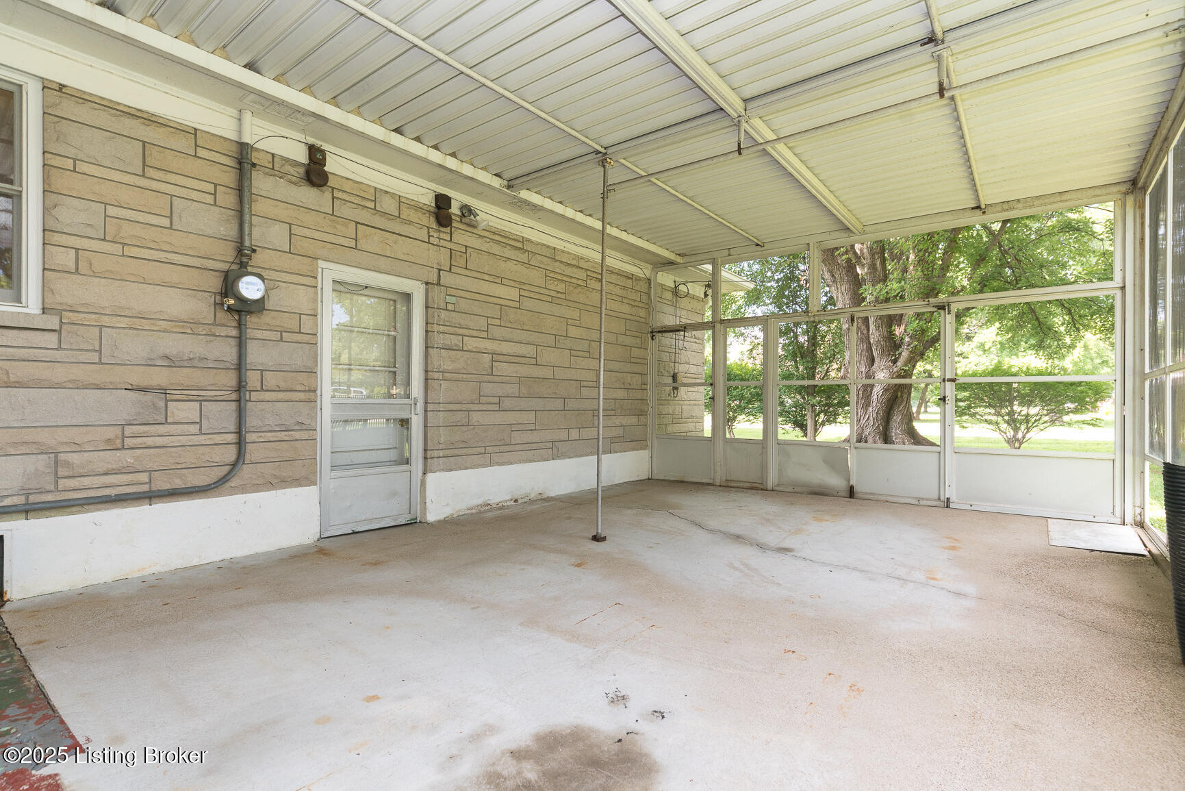 8101 Watterson Trail Trail