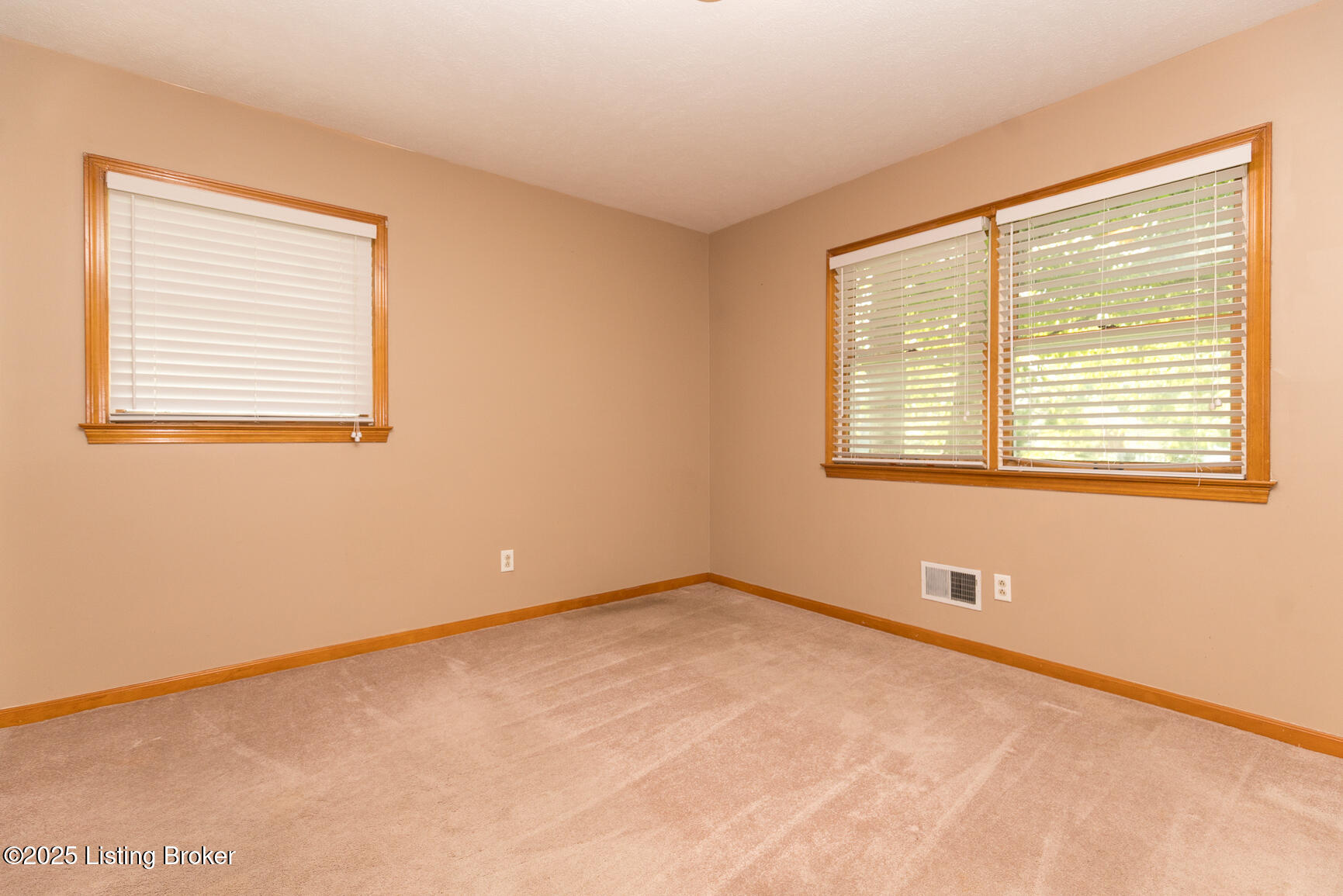 8101 Watterson Trail Trail