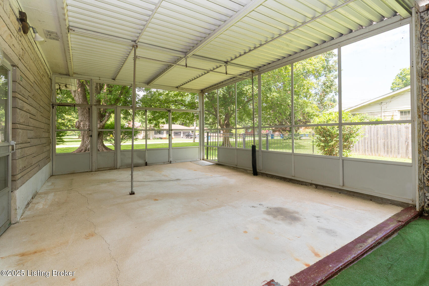 8101 Watterson Trail Trail