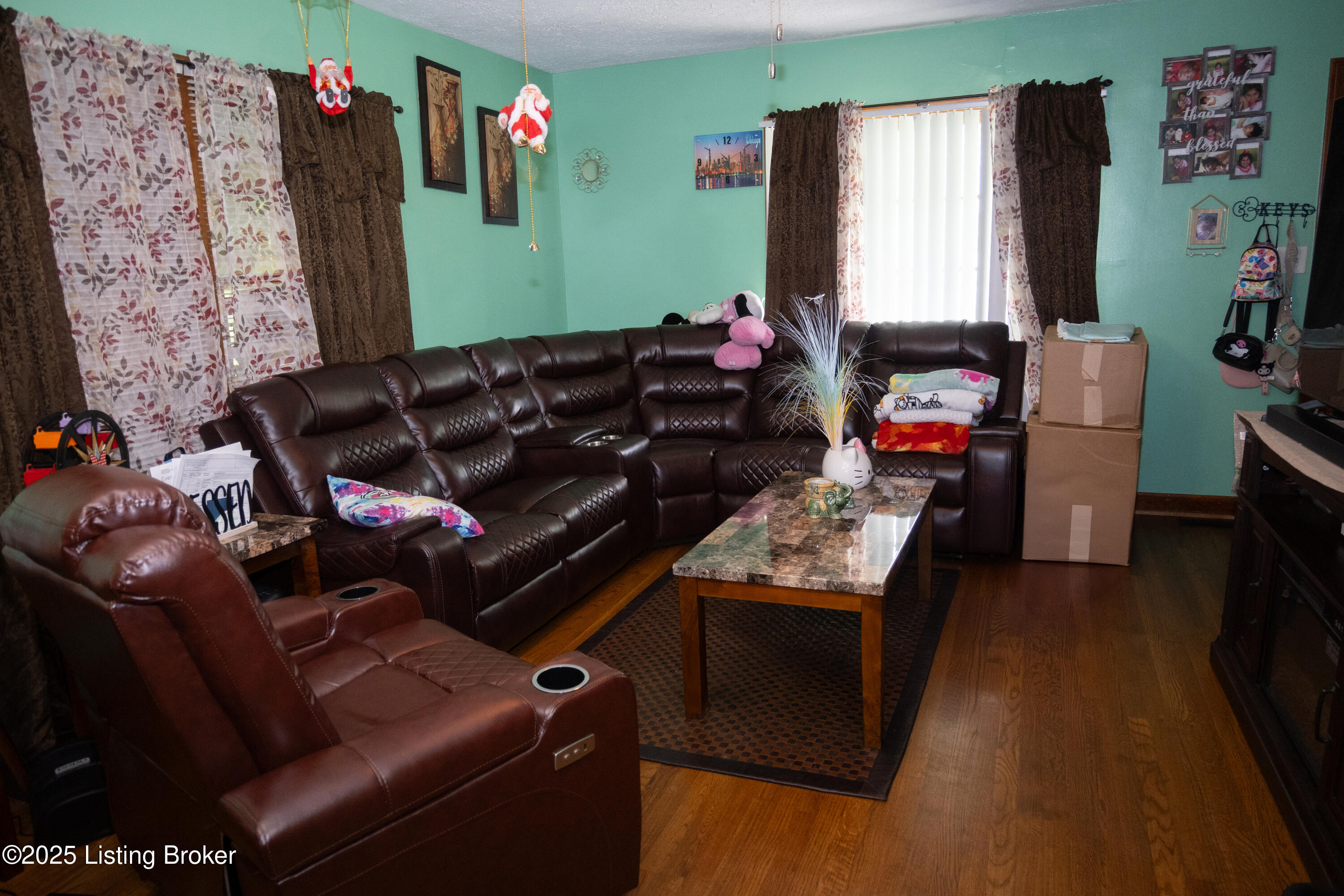 1571 Clara Ave