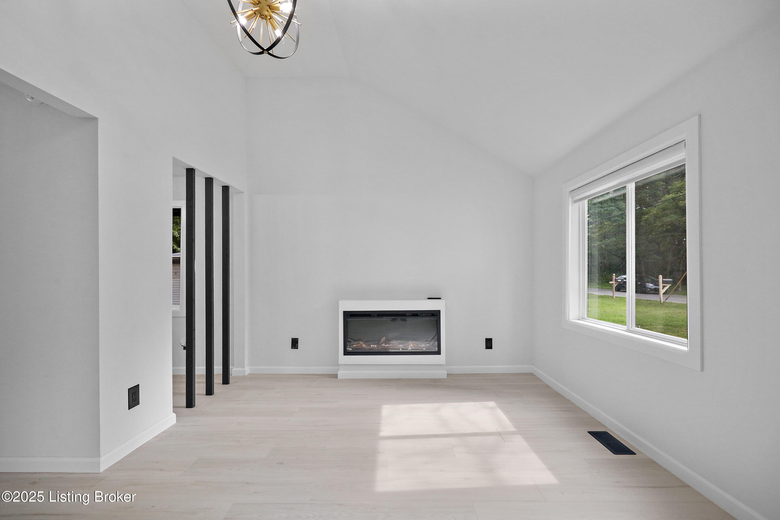 6814 Memory Ln