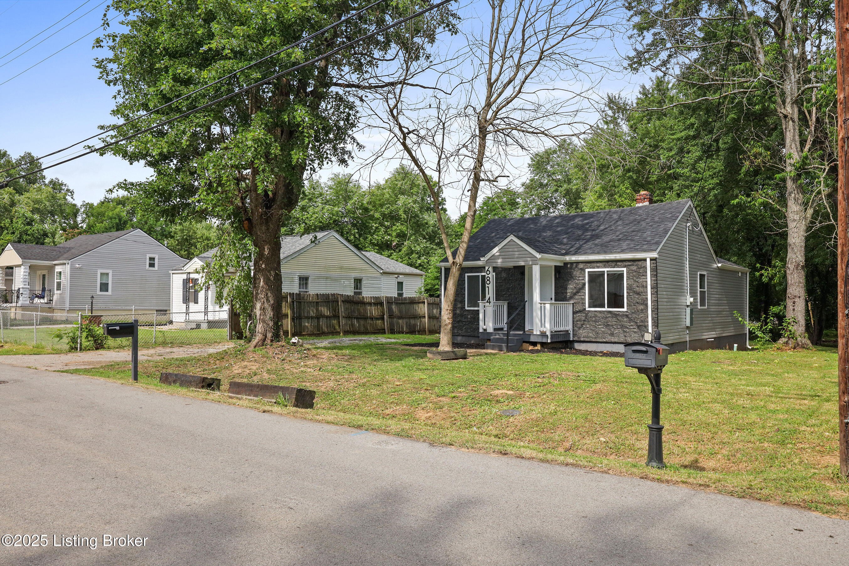 6814 Memory Ln