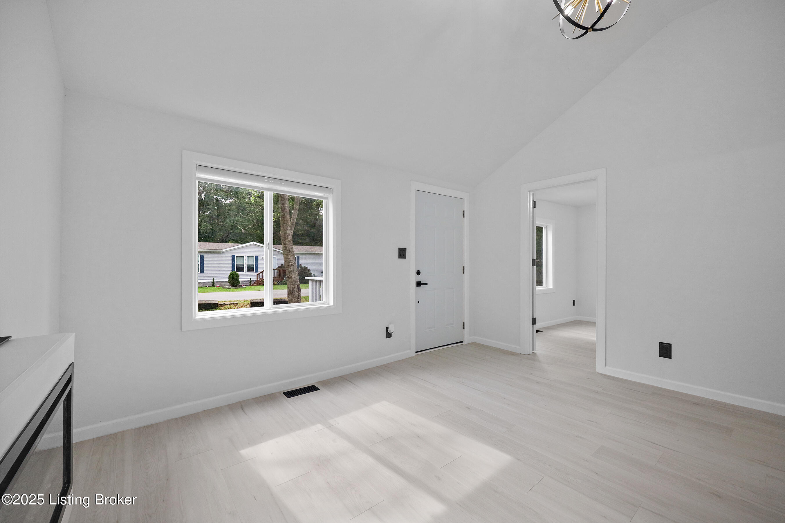 6814 Memory Ln