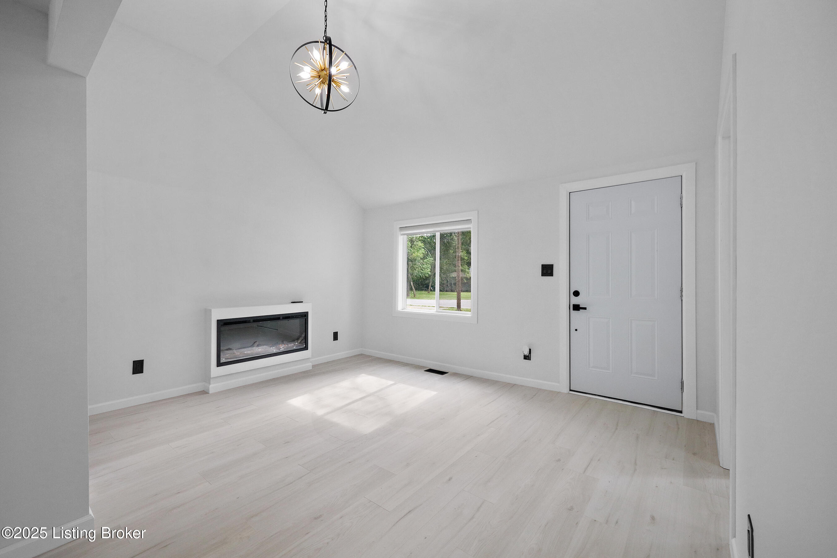 6814 Memory Ln