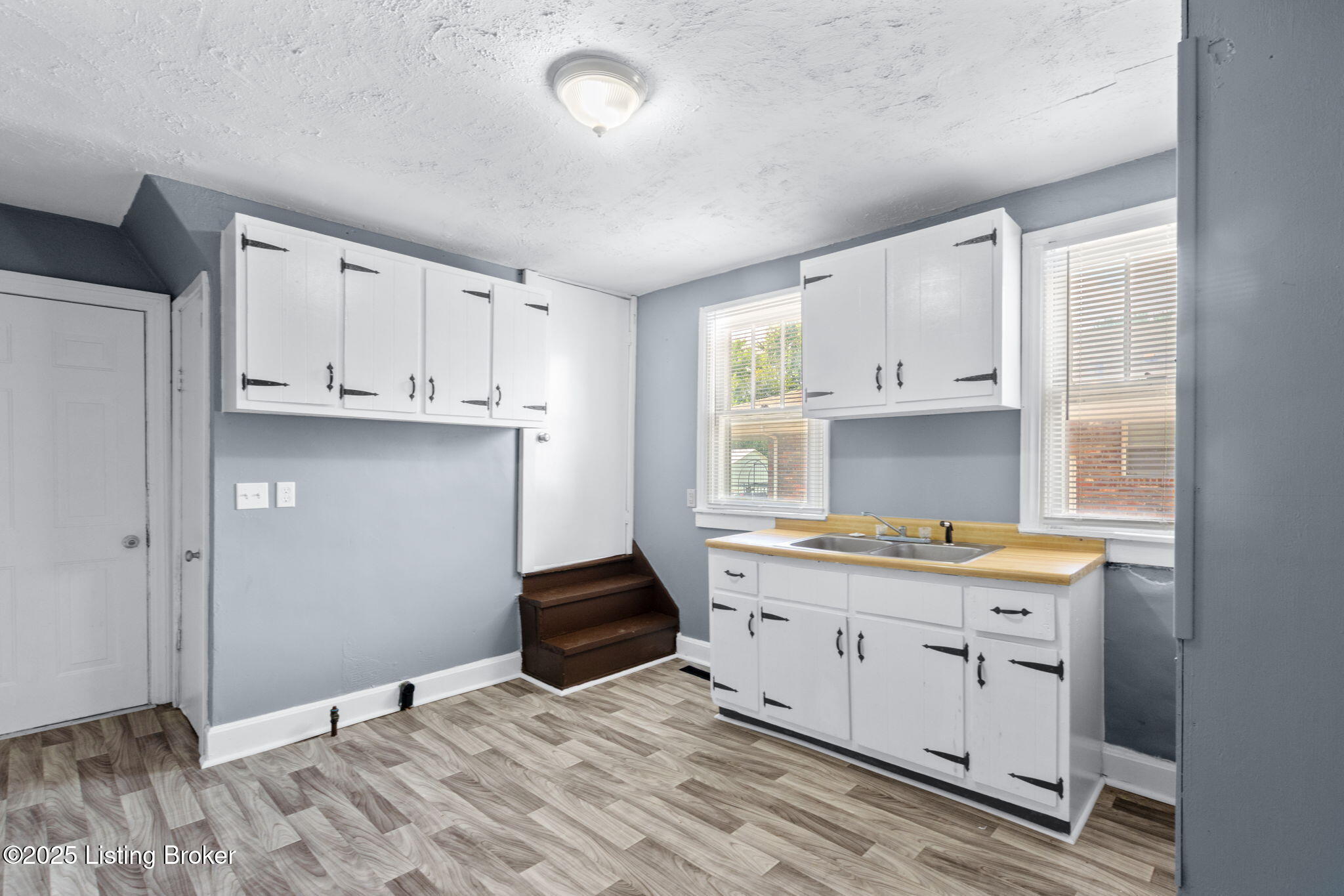 3314 Van Winkle Dr