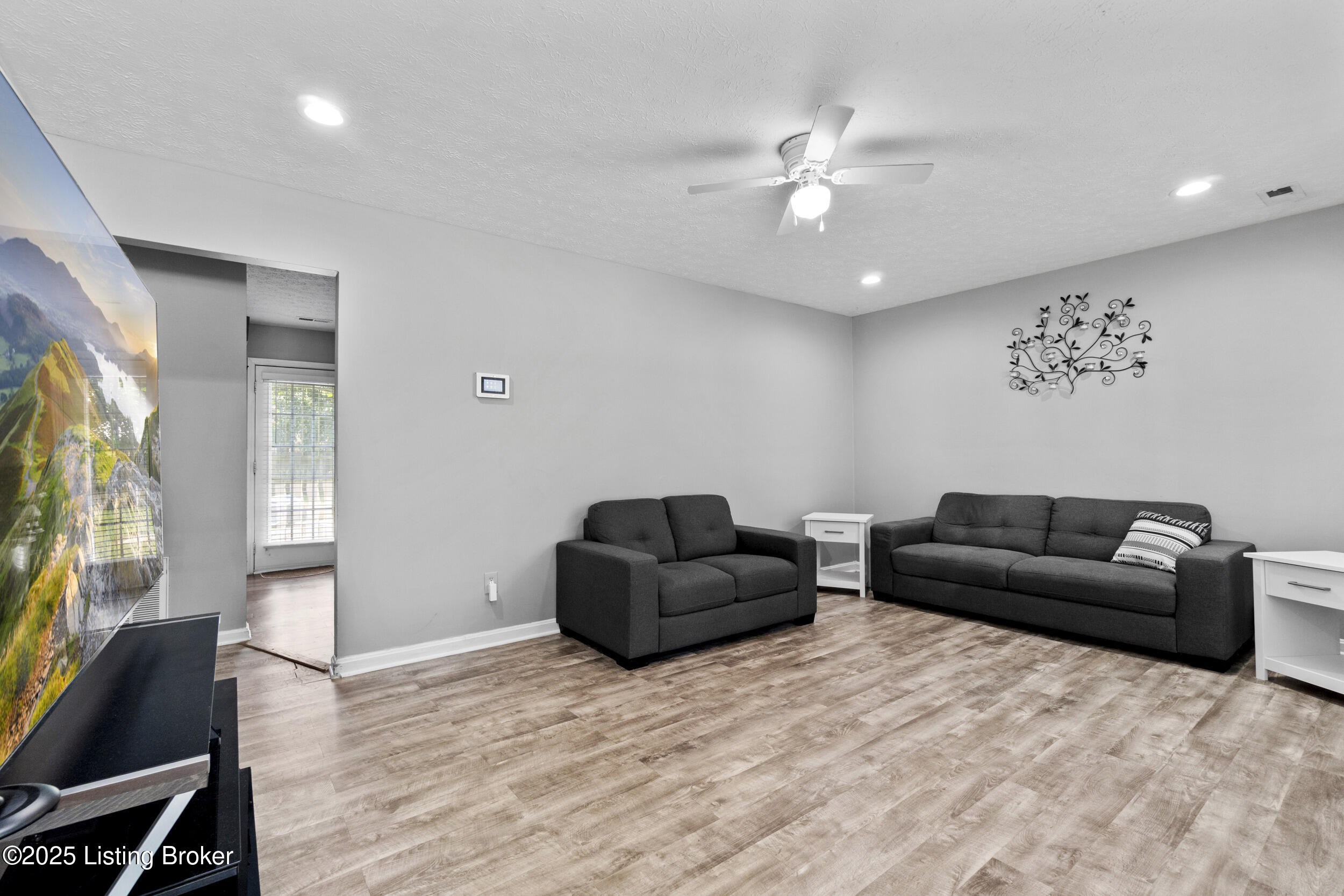 3722 Bonaventure Blvd