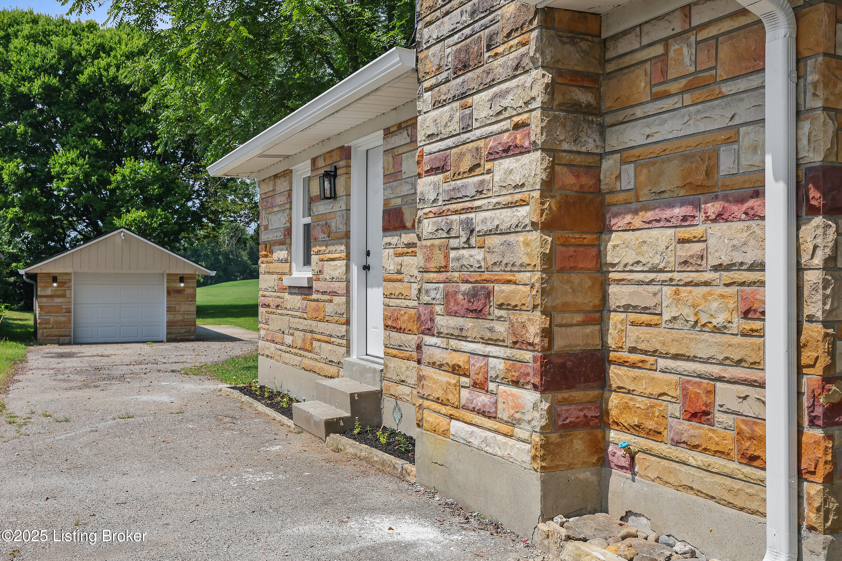 11704 Maple Way