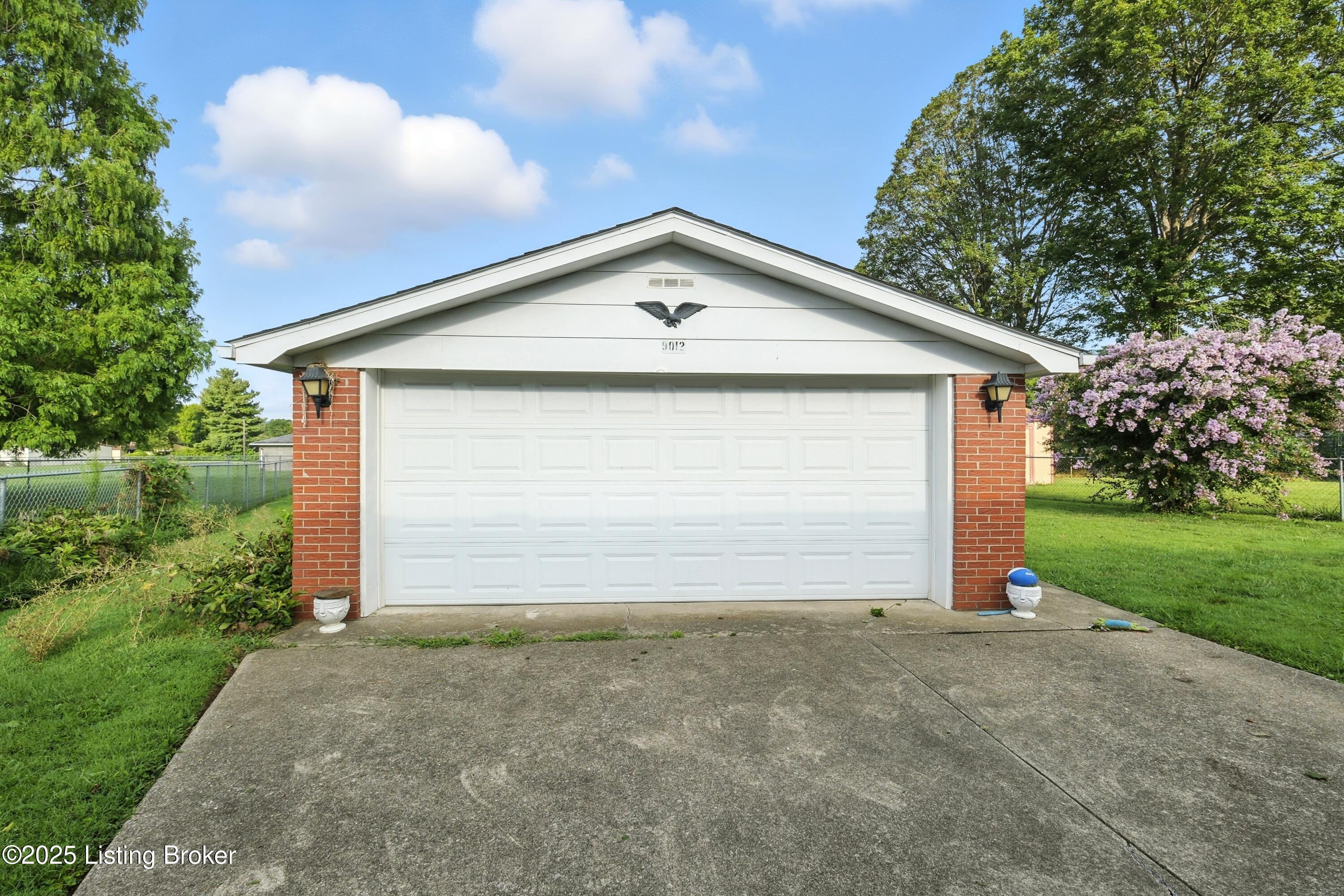 9012 Shepherdsville Rd