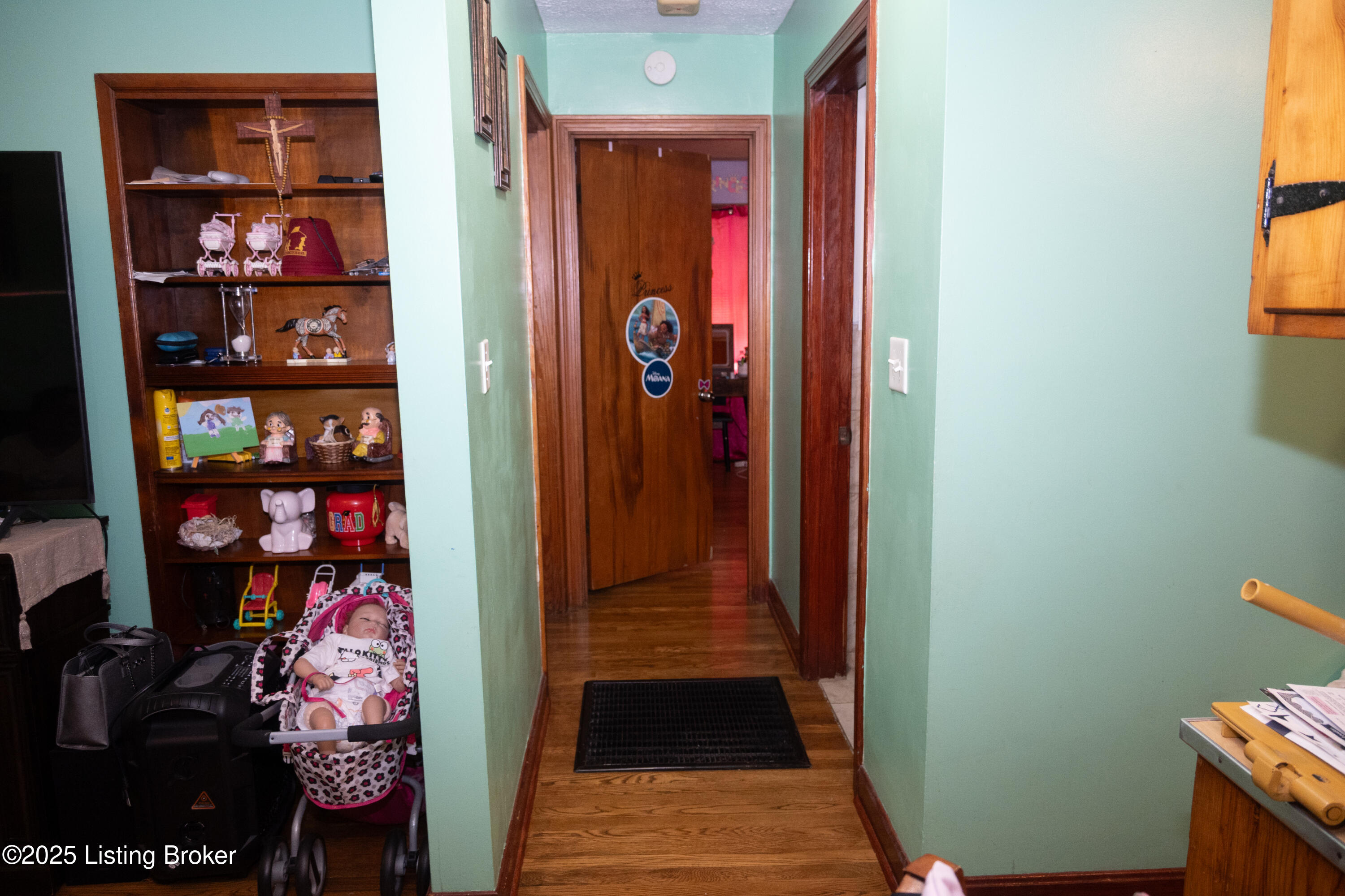 1571 Clara Ave