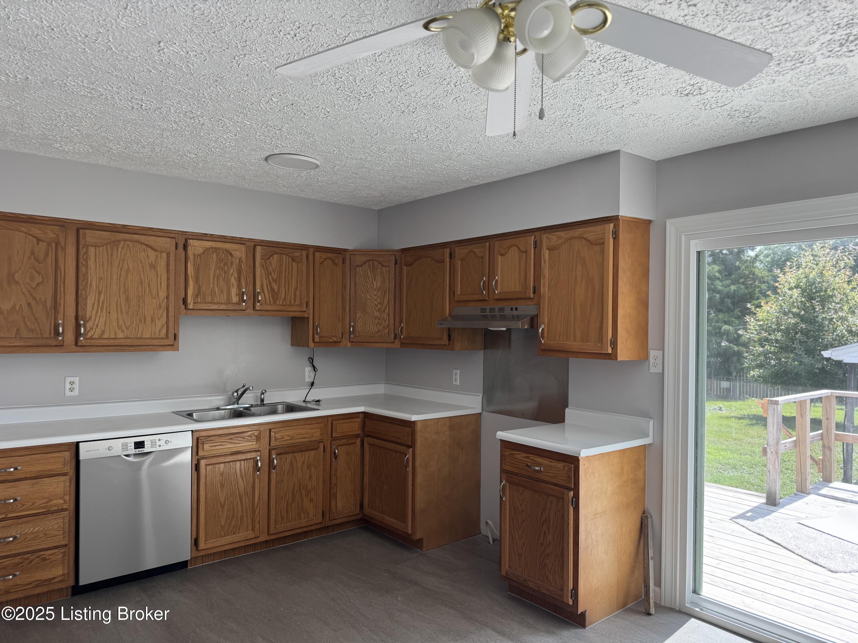 11713 Dearing Woods Dr