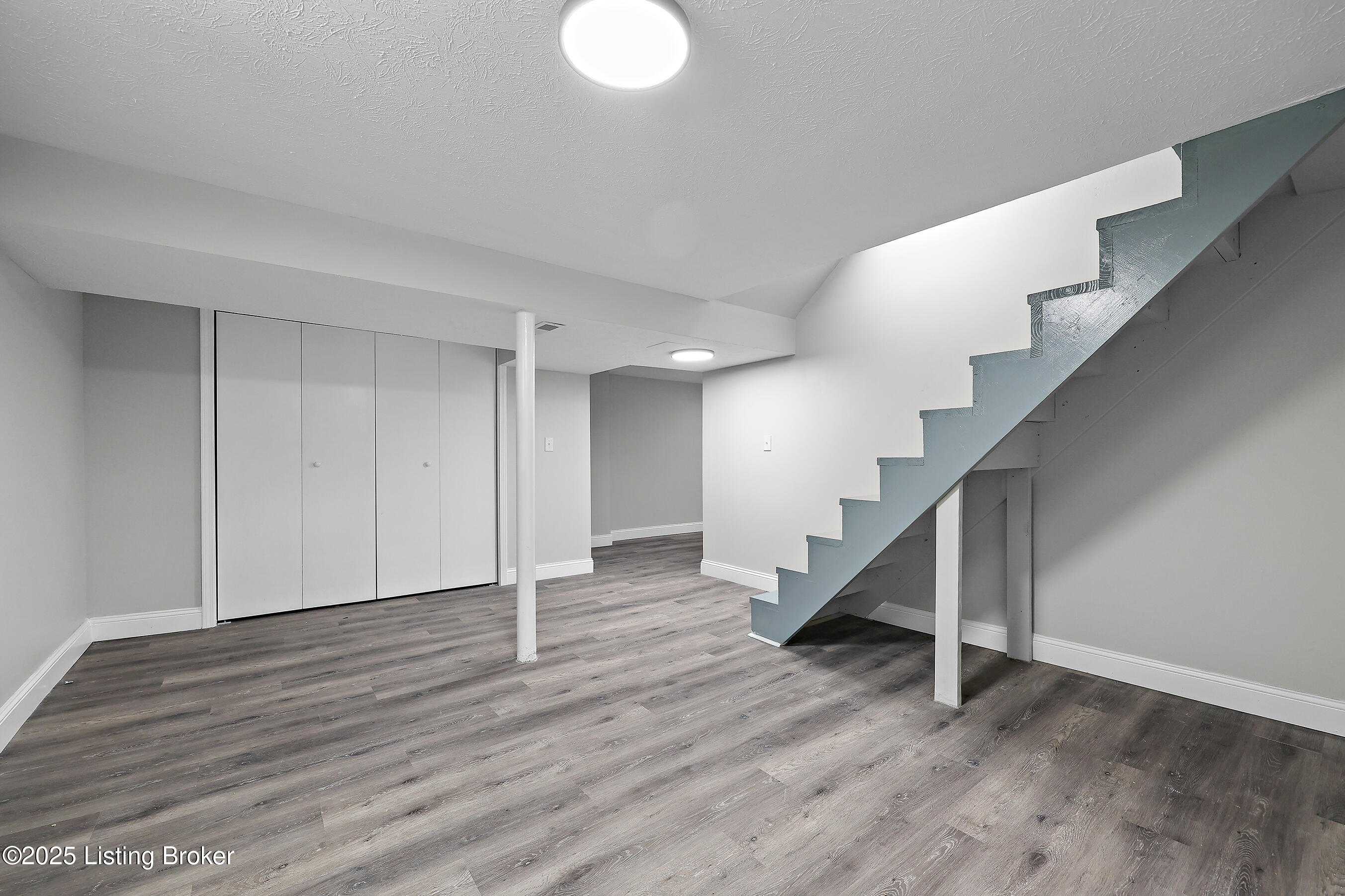 315 E Southside Ct