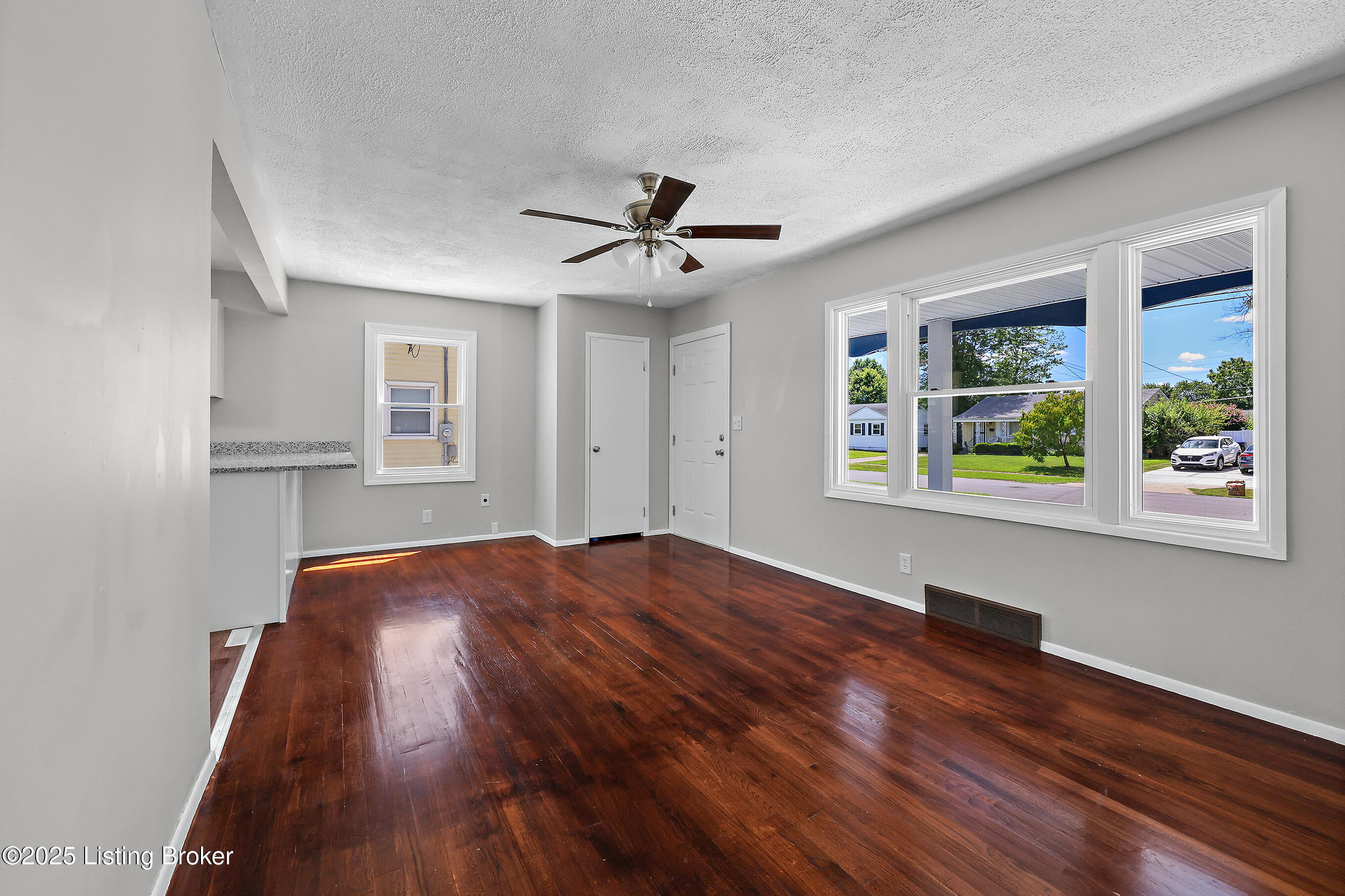 315 E Southside Ct