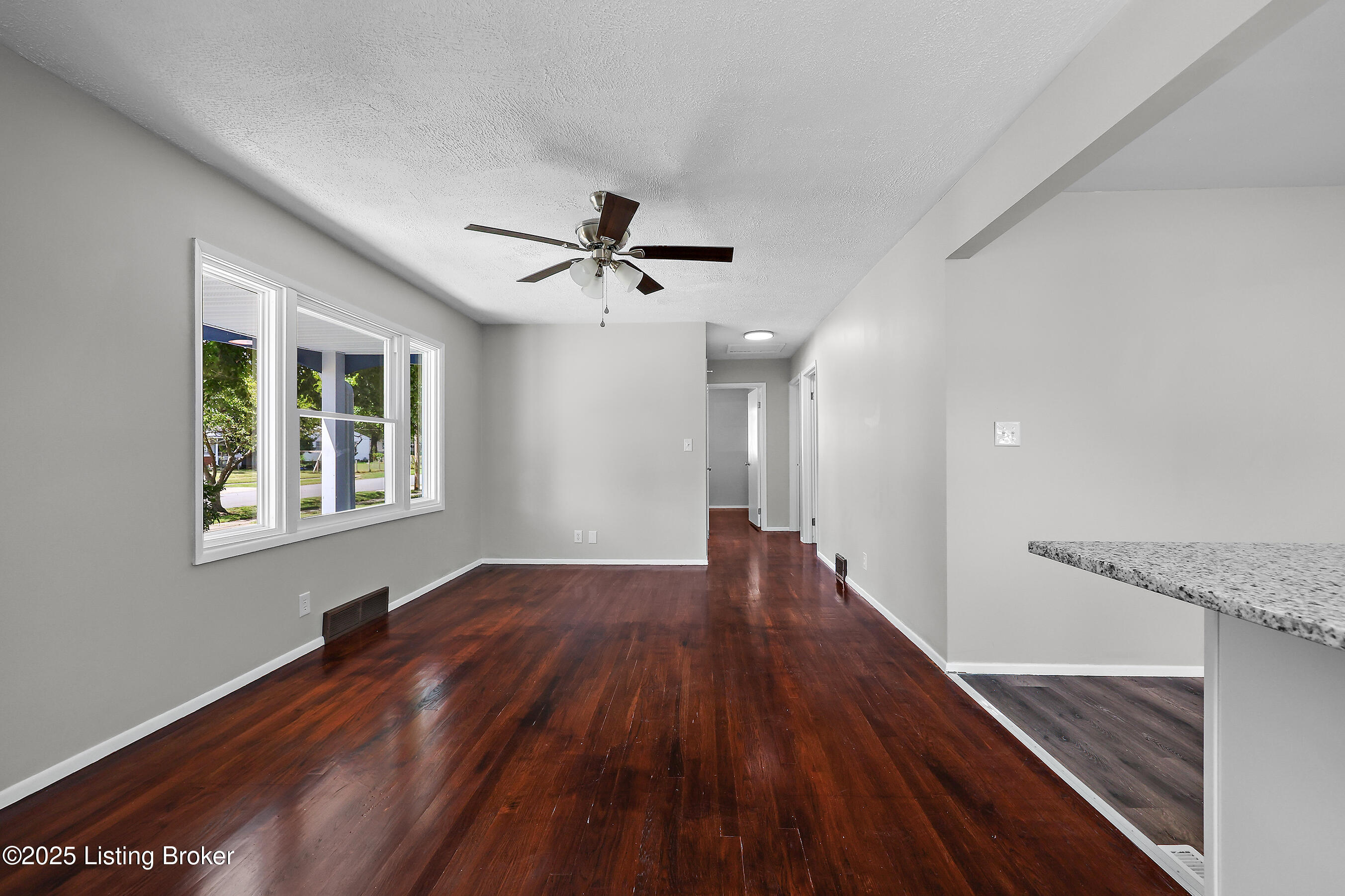 315 E Southside Ct