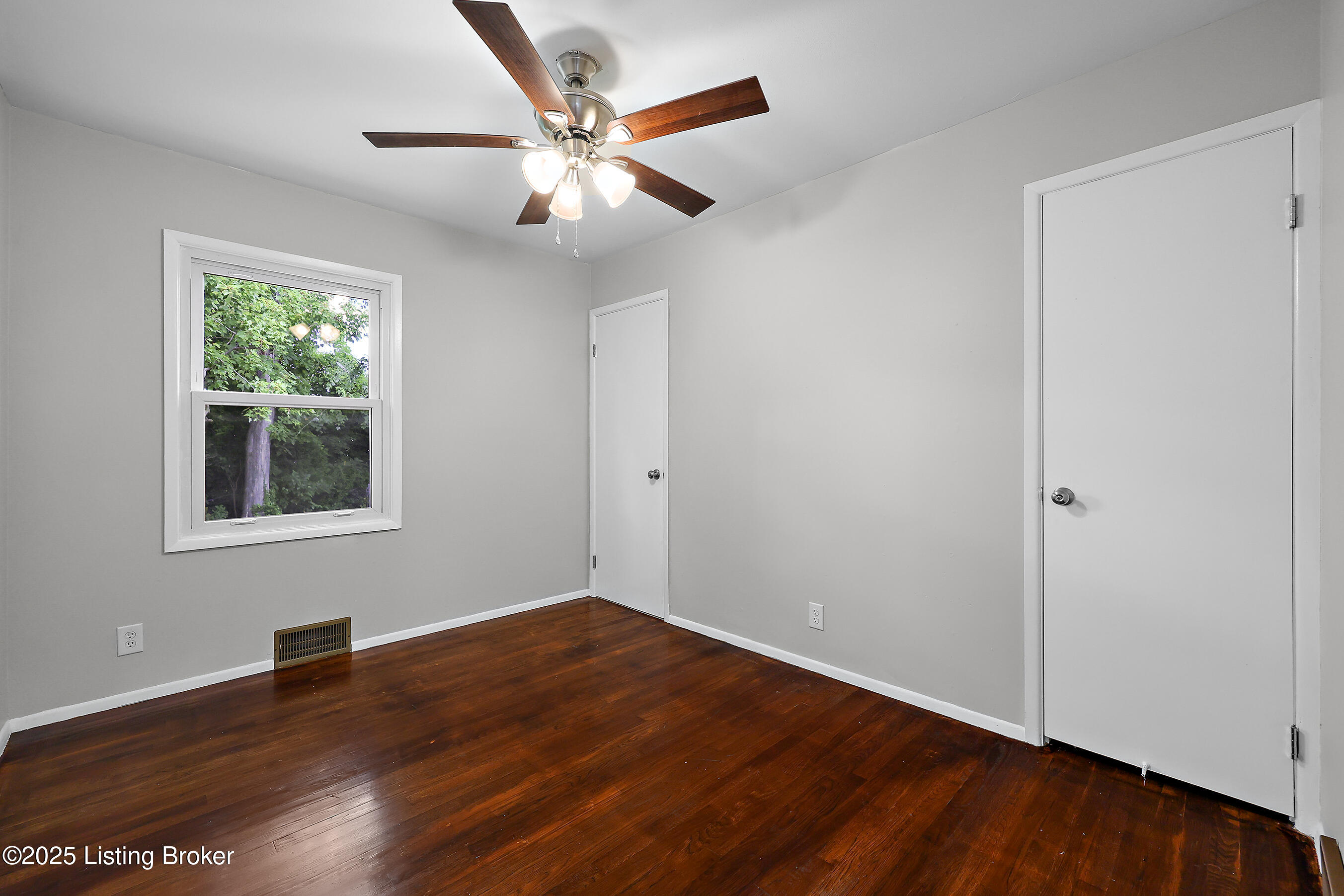 315 E Southside Ct