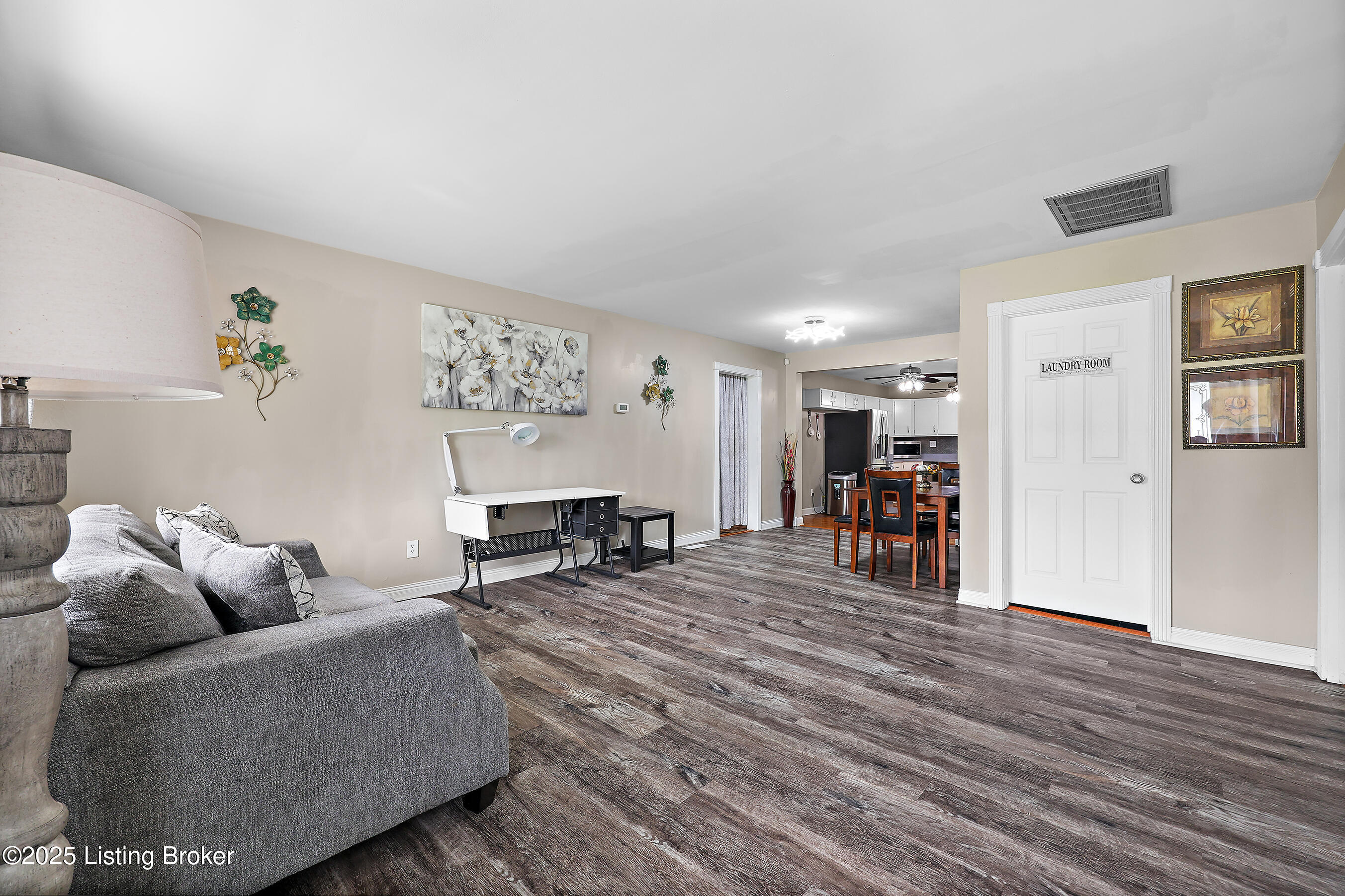 9734 Mason Ln
