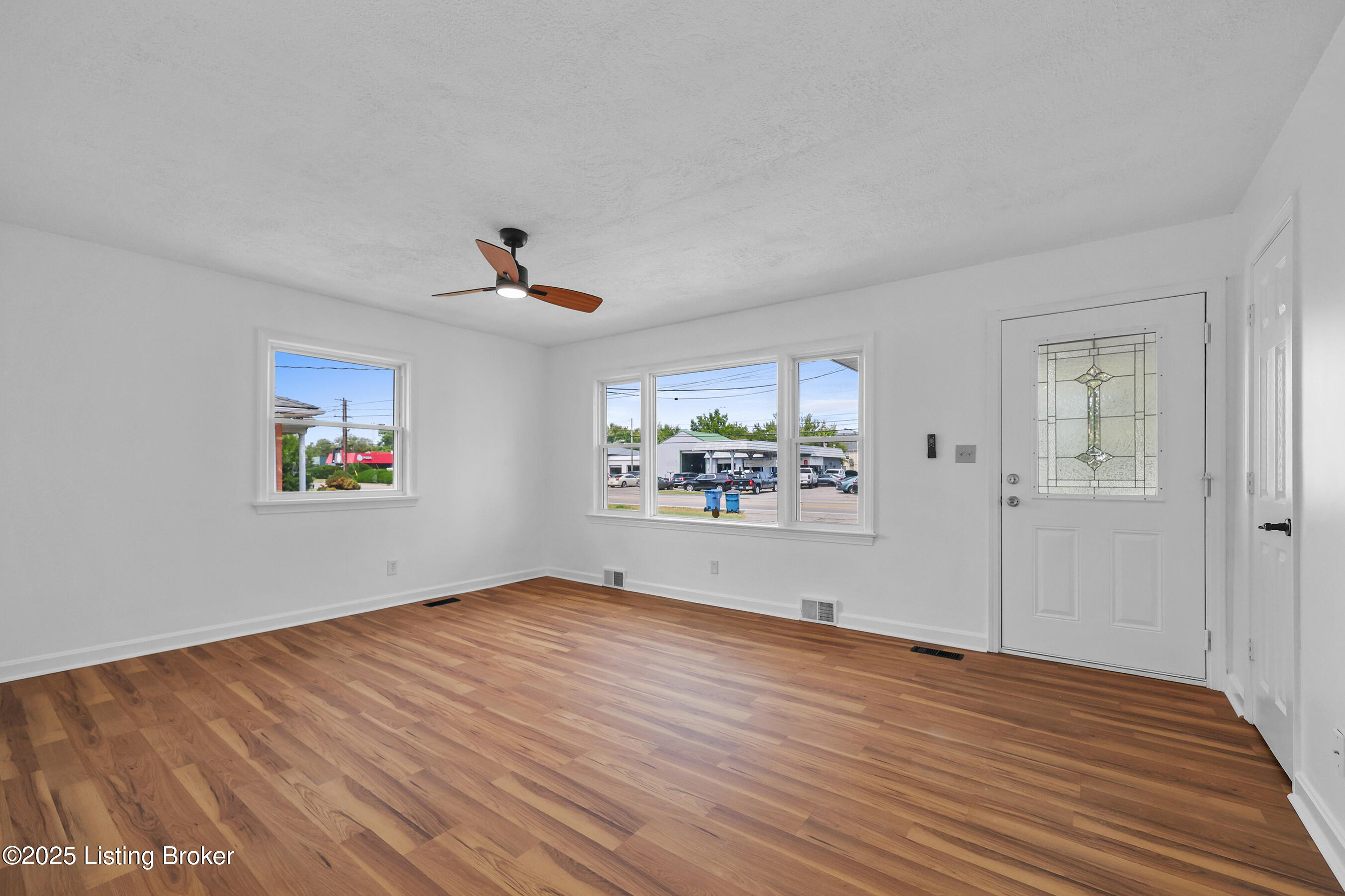 5504 Greenwood Rd