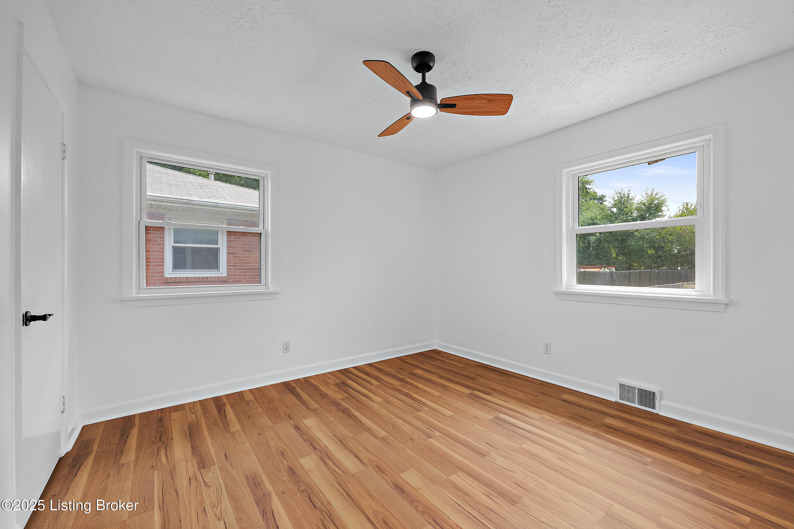 5504 Greenwood Rd