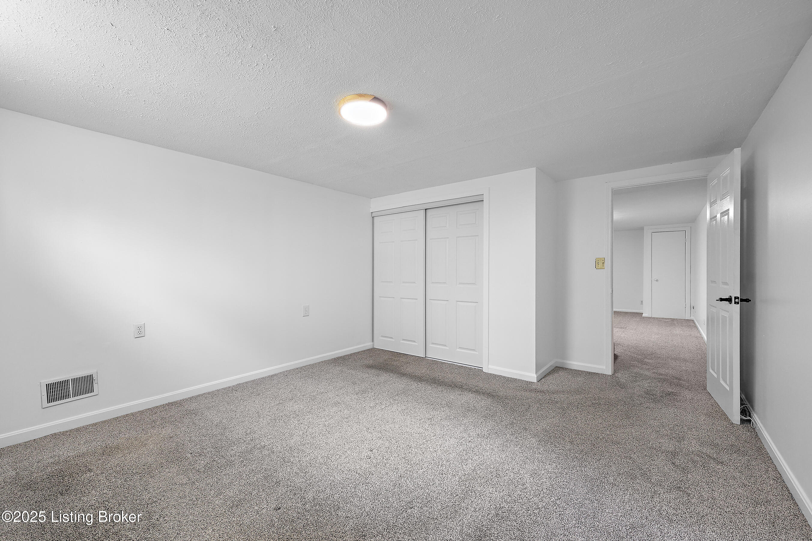 5504 Greenwood Rd