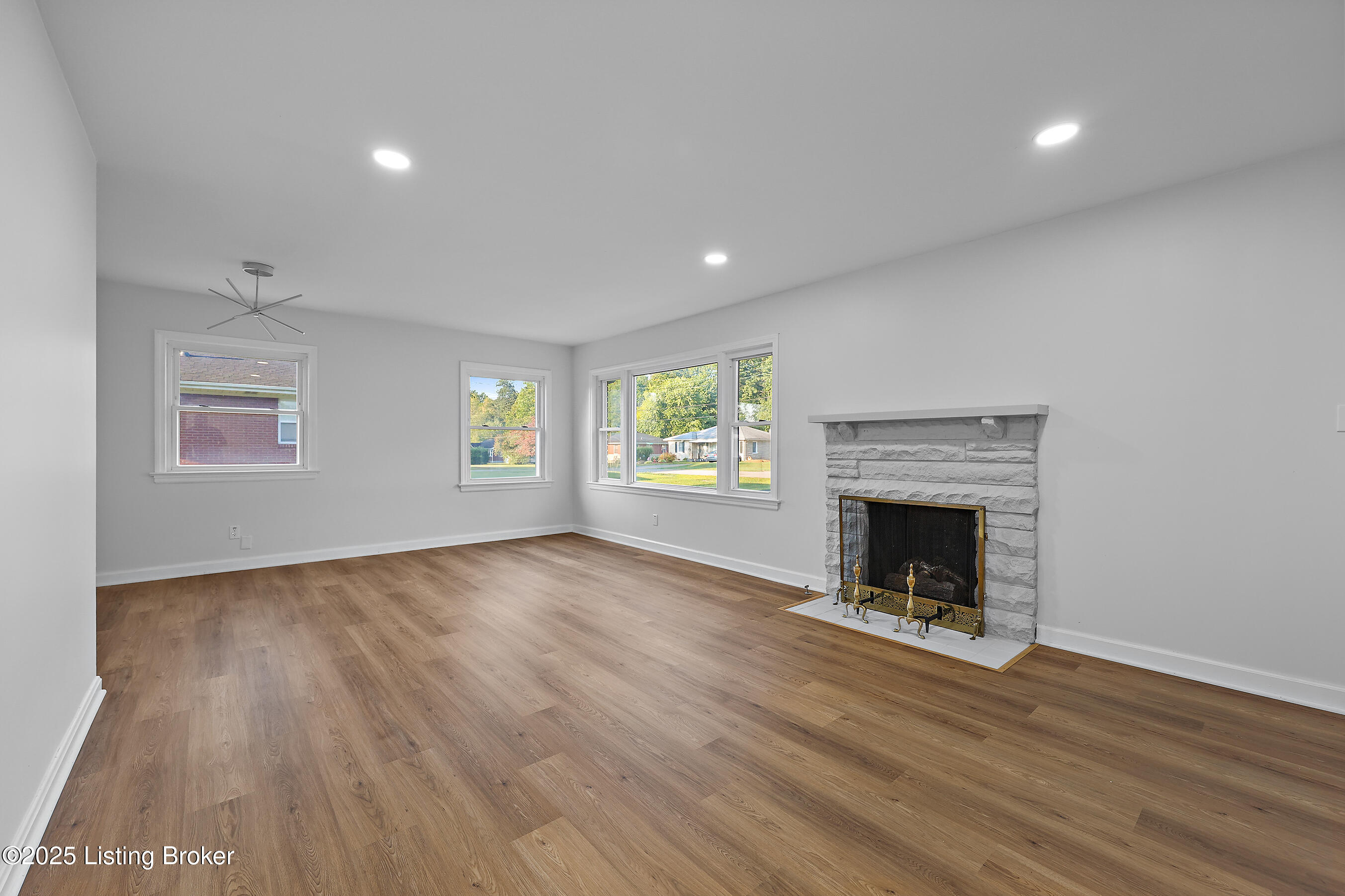 5427 Southview Dr