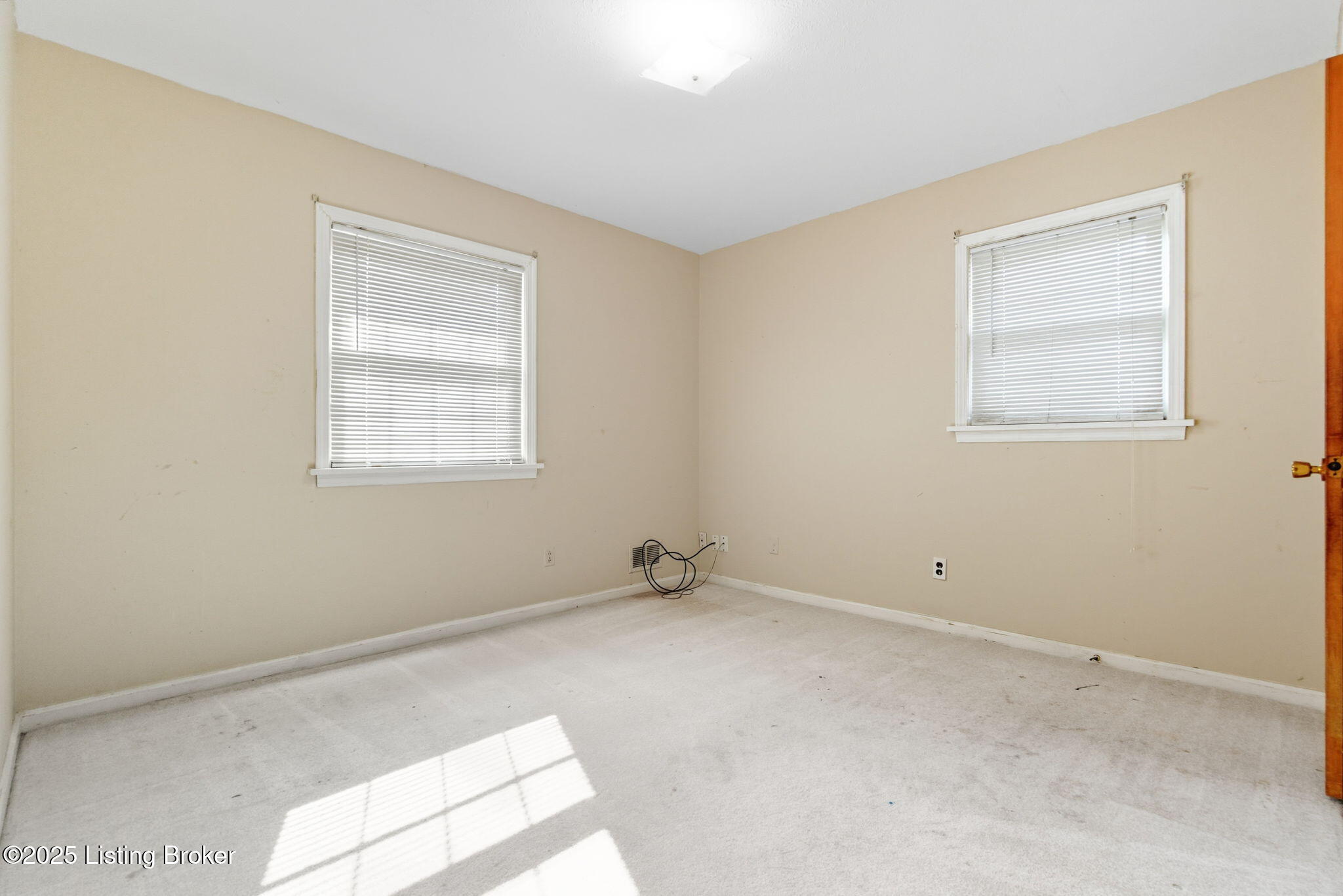 9908 Mccrea Ln, Louisville