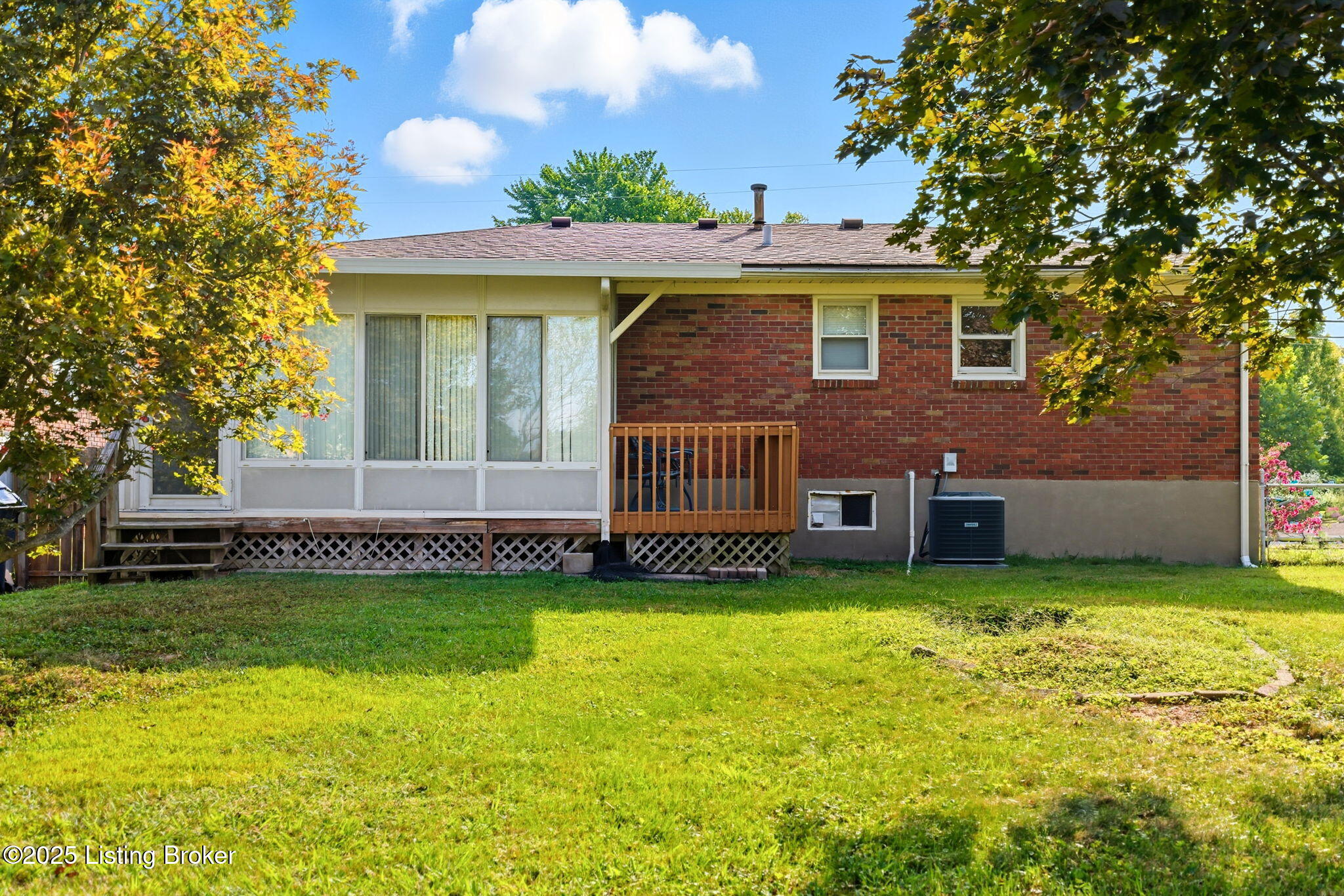 9908 Mccrea Ln, Louisville