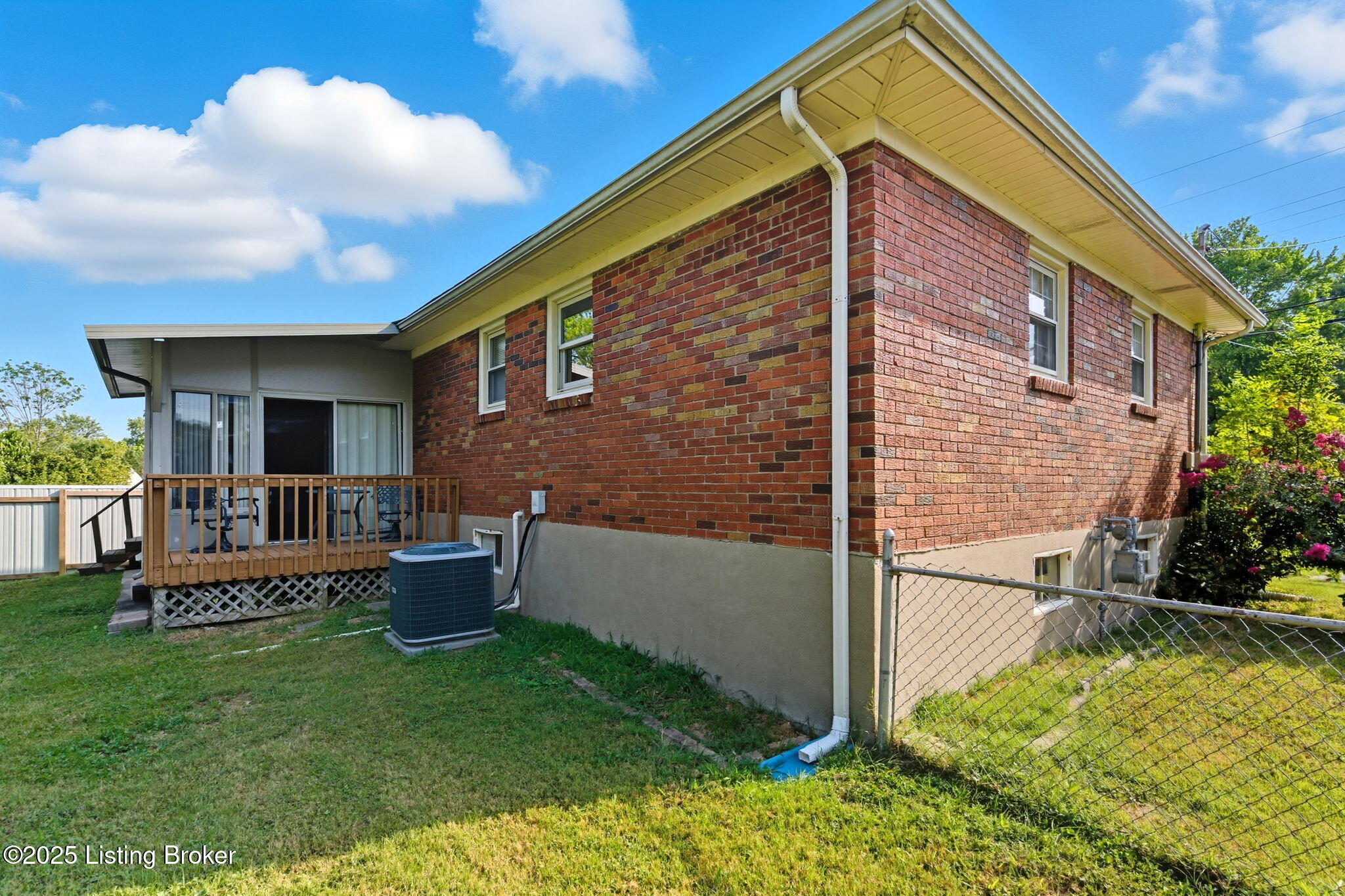 9908 Mccrea Ln, Louisville