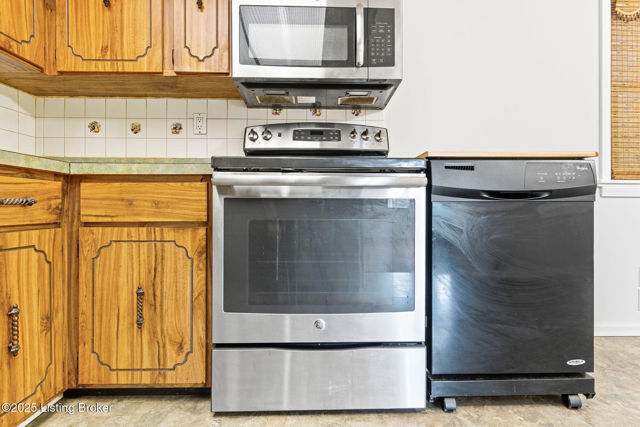 9908 Mccrea Ln, Louisville