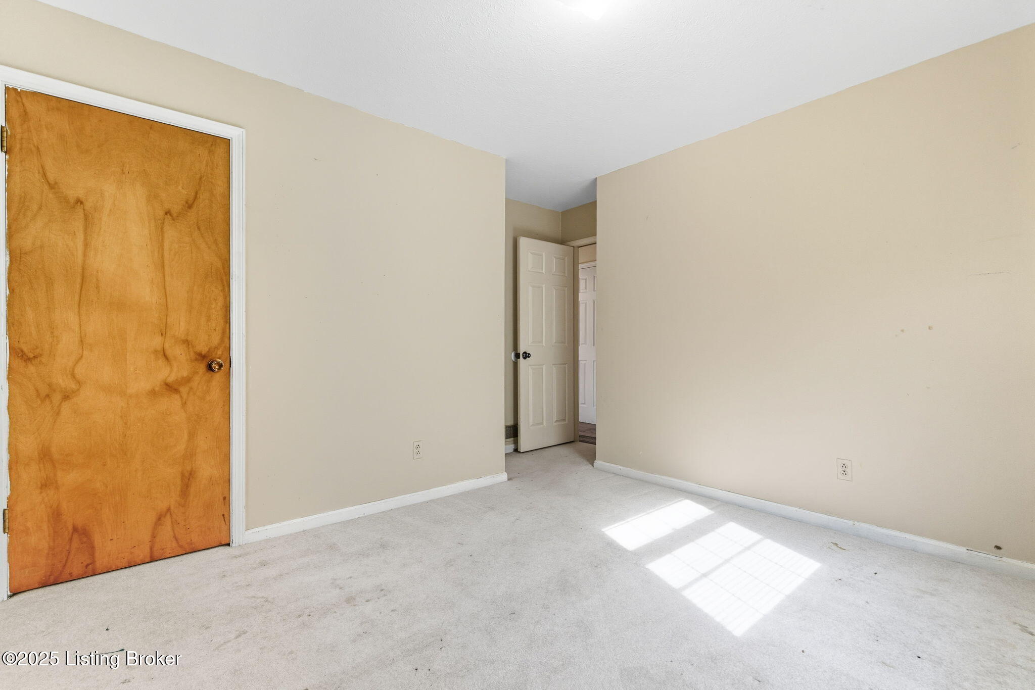 9908 Mccrea Ln, Louisville