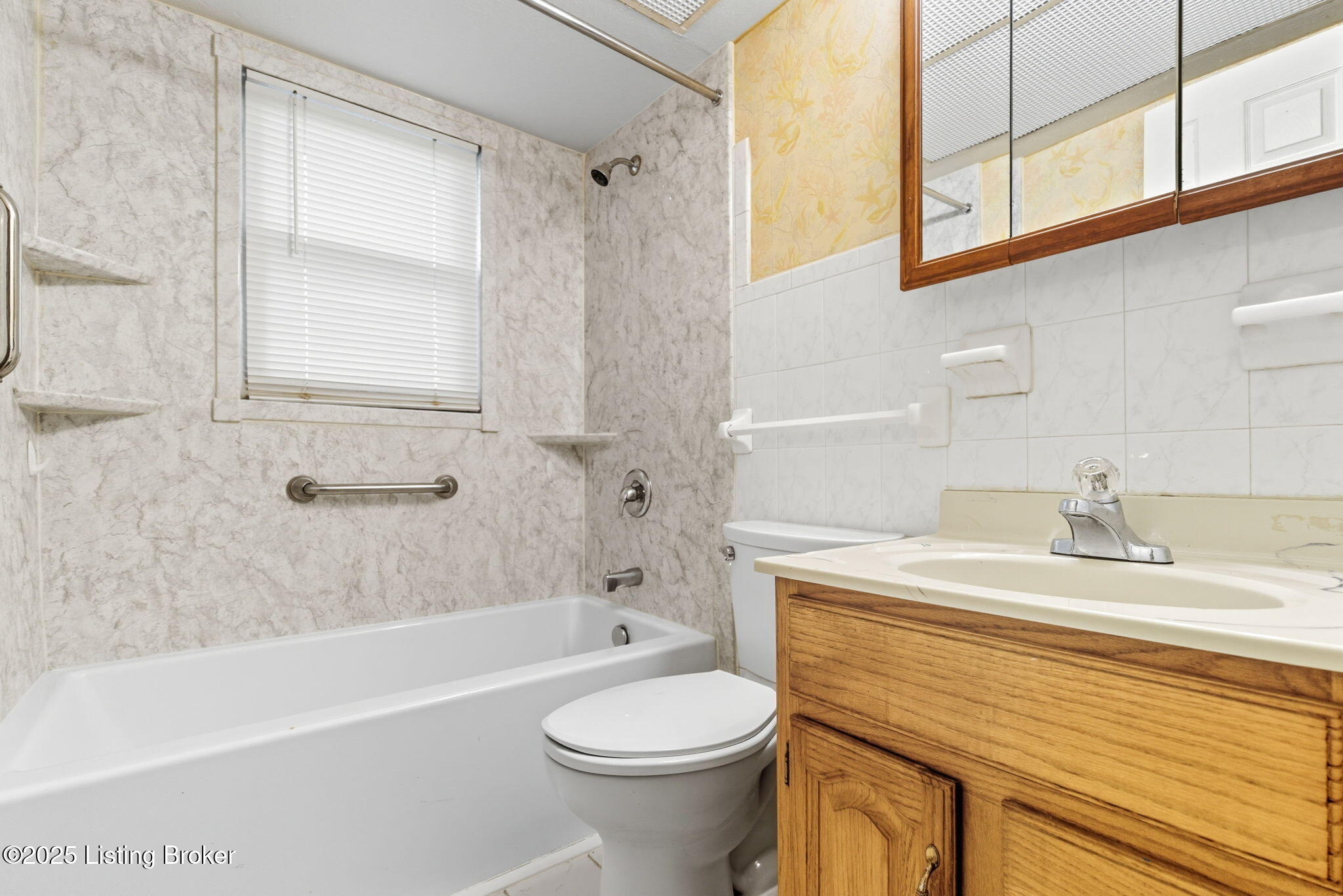 9908 Mccrea Ln, Louisville