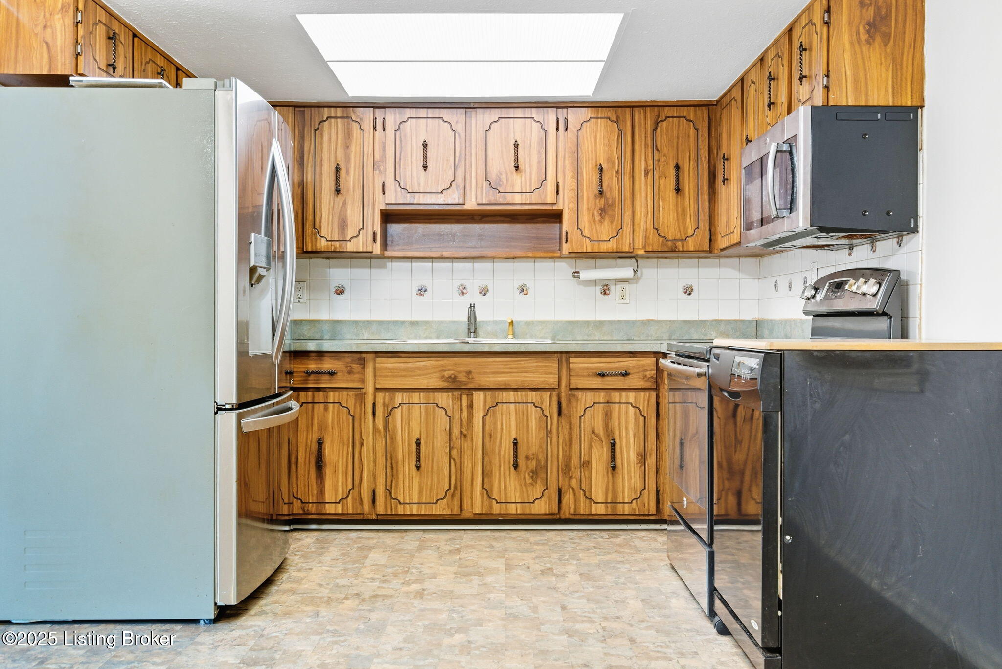 9908 Mccrea Ln, Louisville