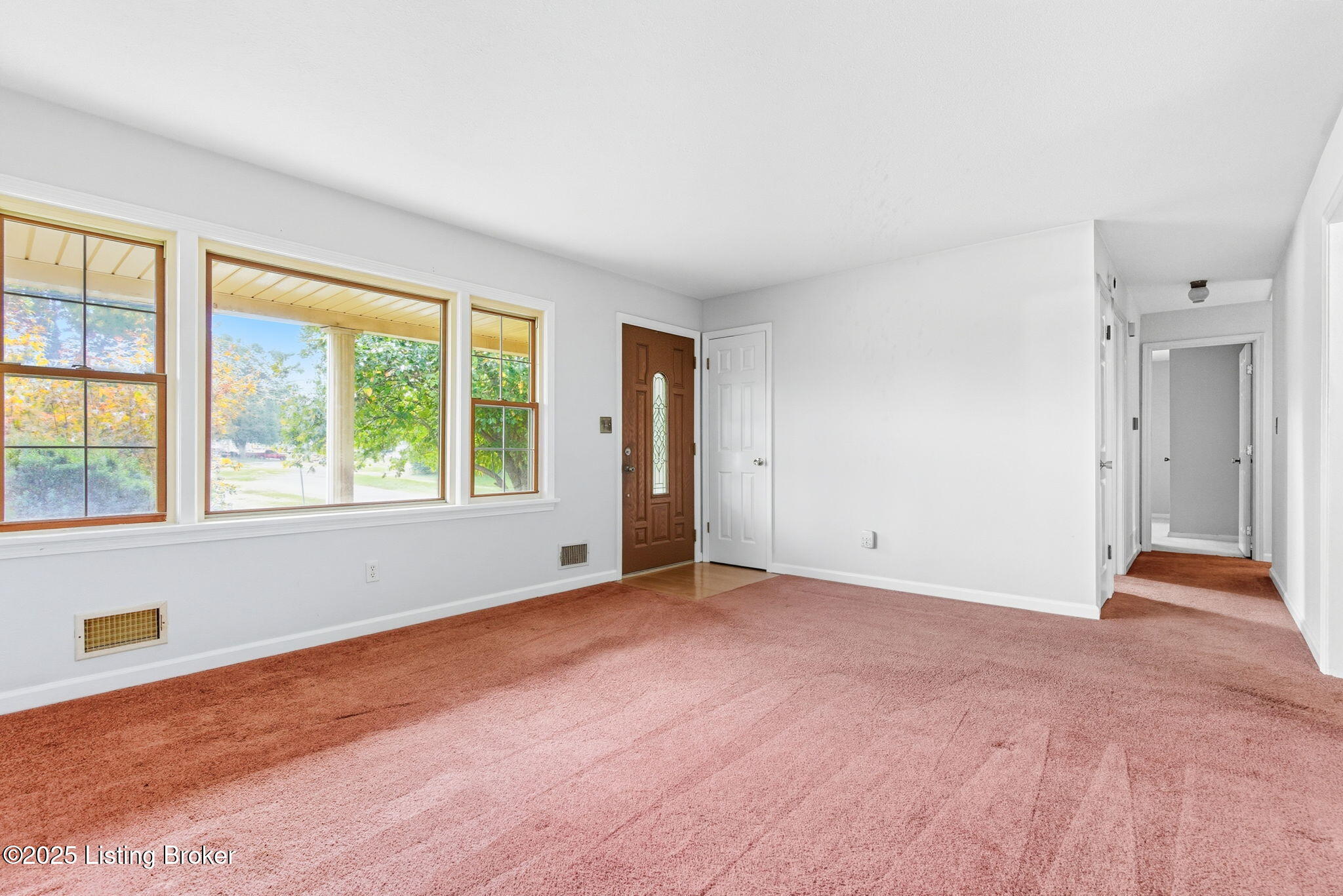 9908 Mccrea Ln, Louisville