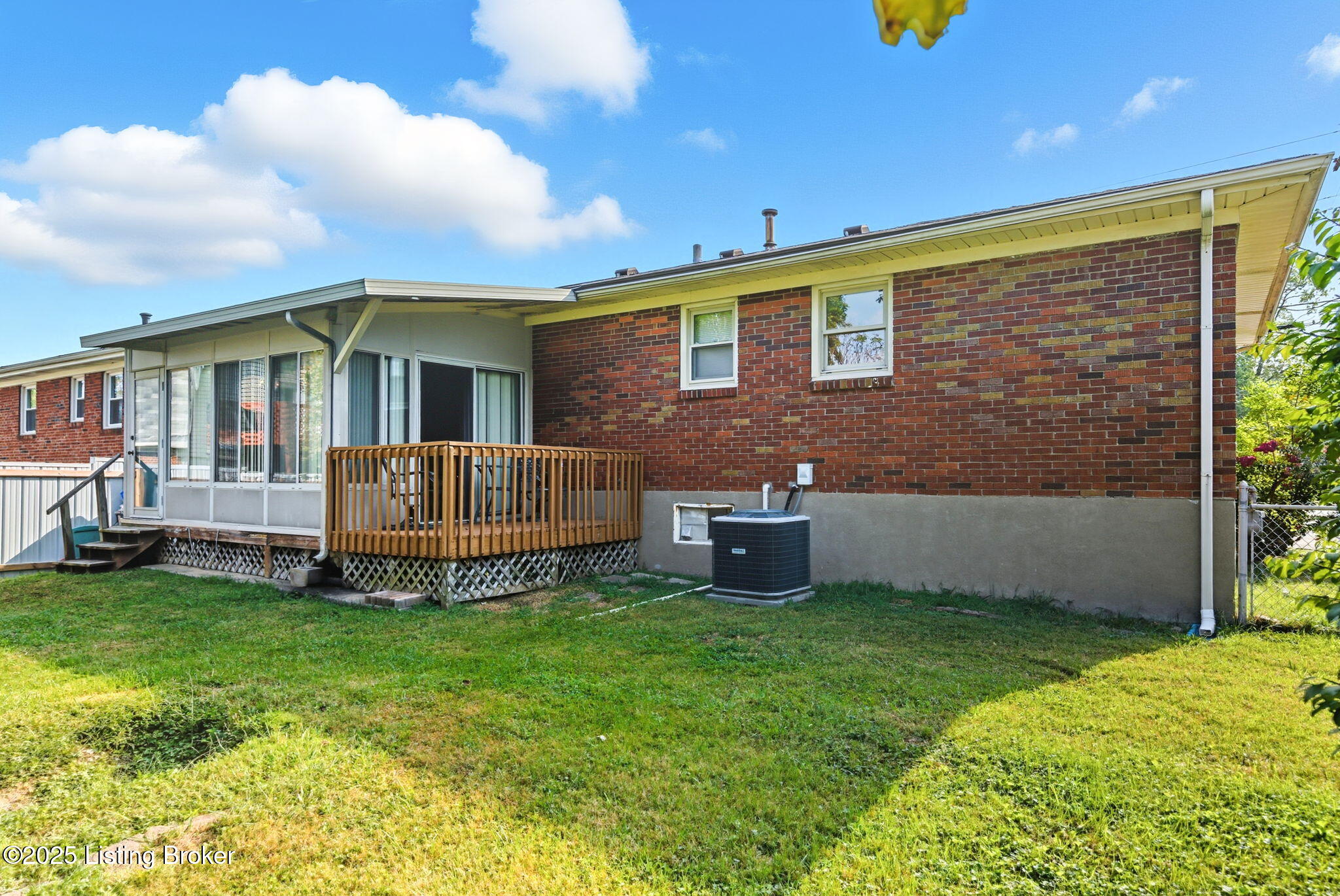 9908 Mccrea Ln, Louisville