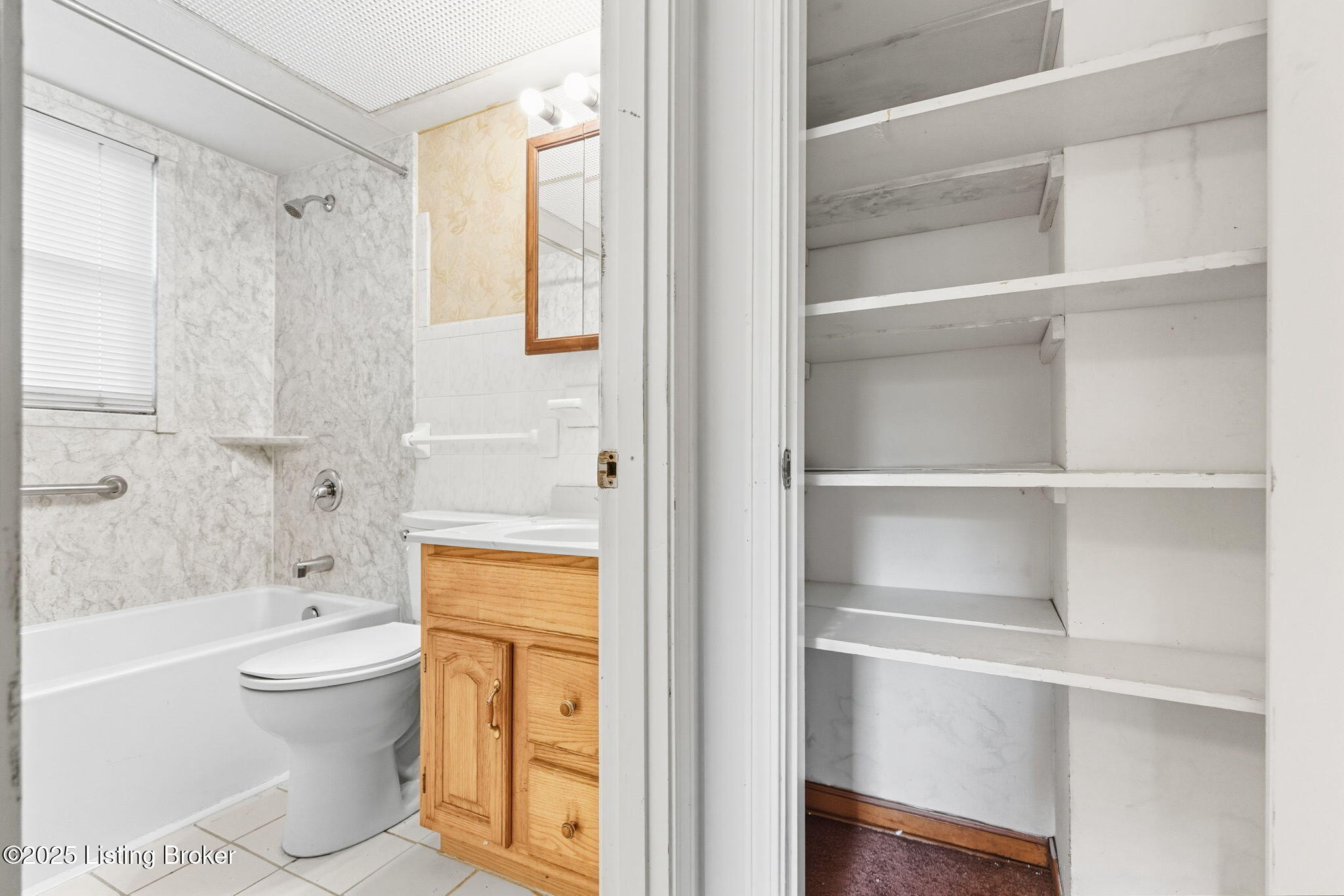 9908 Mccrea Ln, Louisville