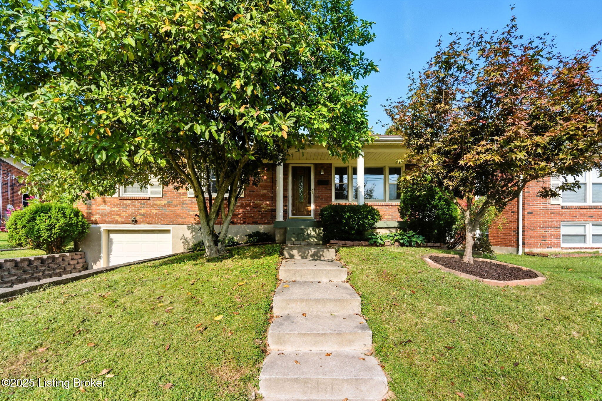 9908 Mccrea Ln, Louisville